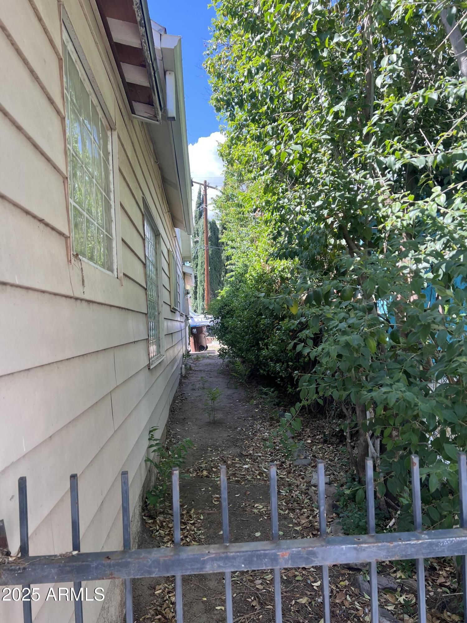 566 E CARICO Street