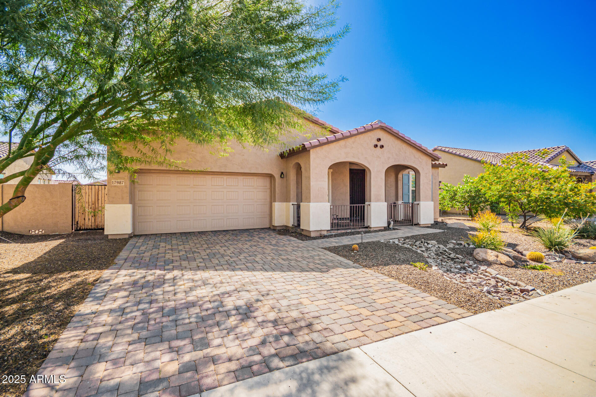 17987 W REDWOOD Lane