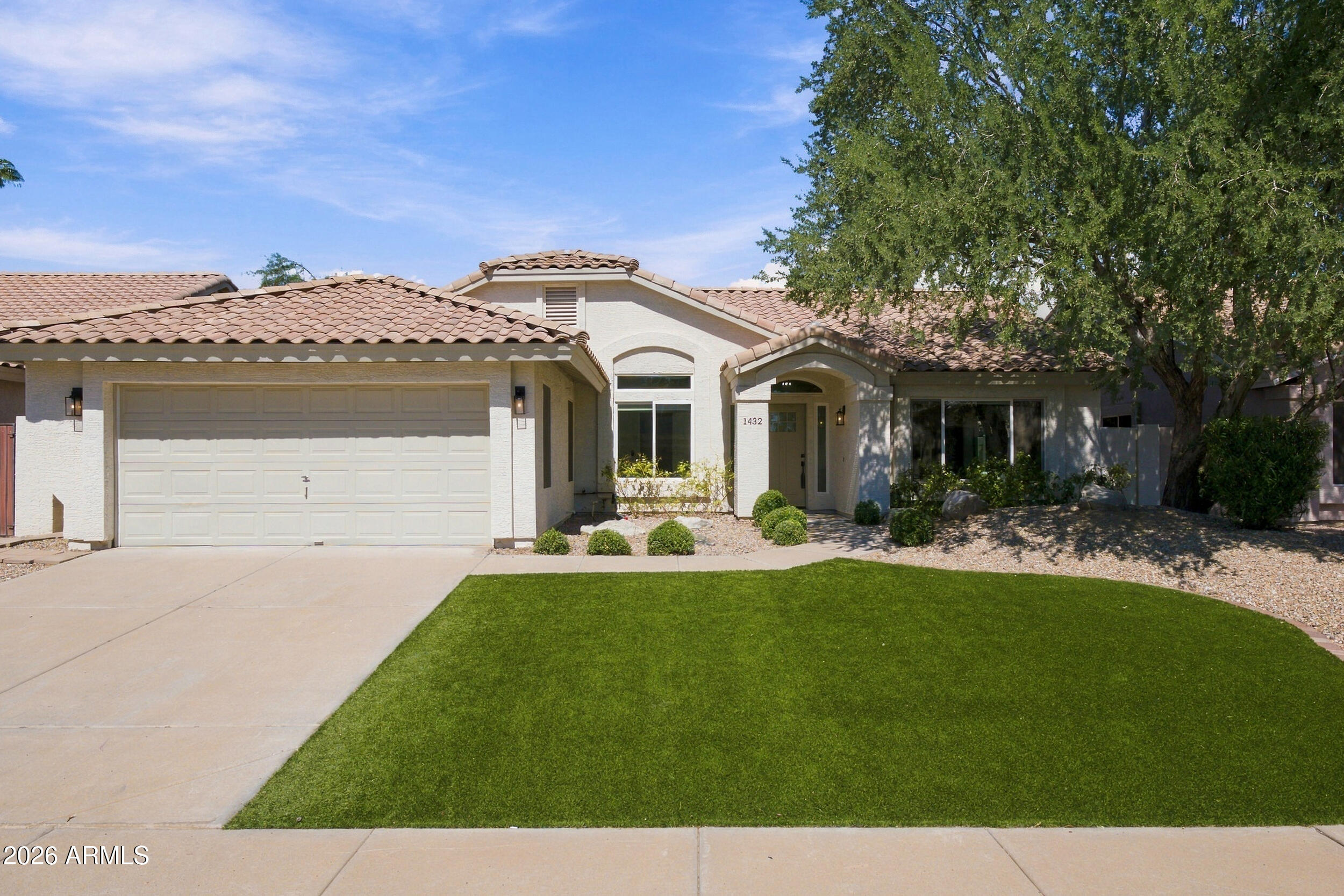 1432 W SOUTH FORK Drive
