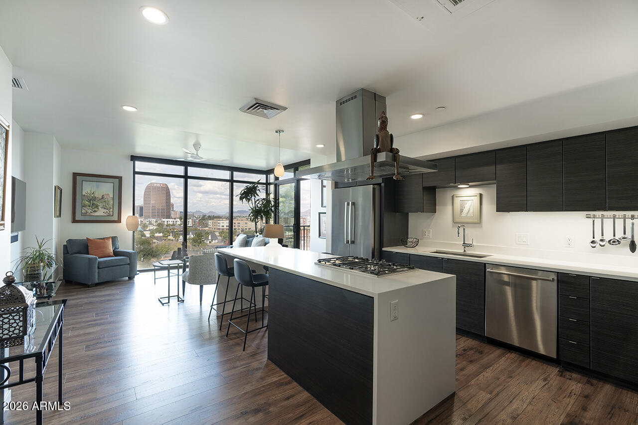 200 W PORTLAND Street 822