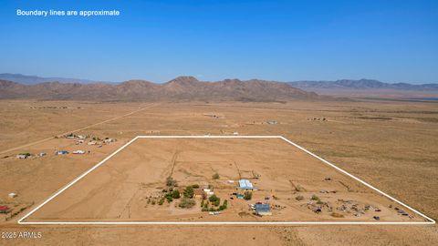 9370 N Avenida Obregon -- Kingman AZ 86409