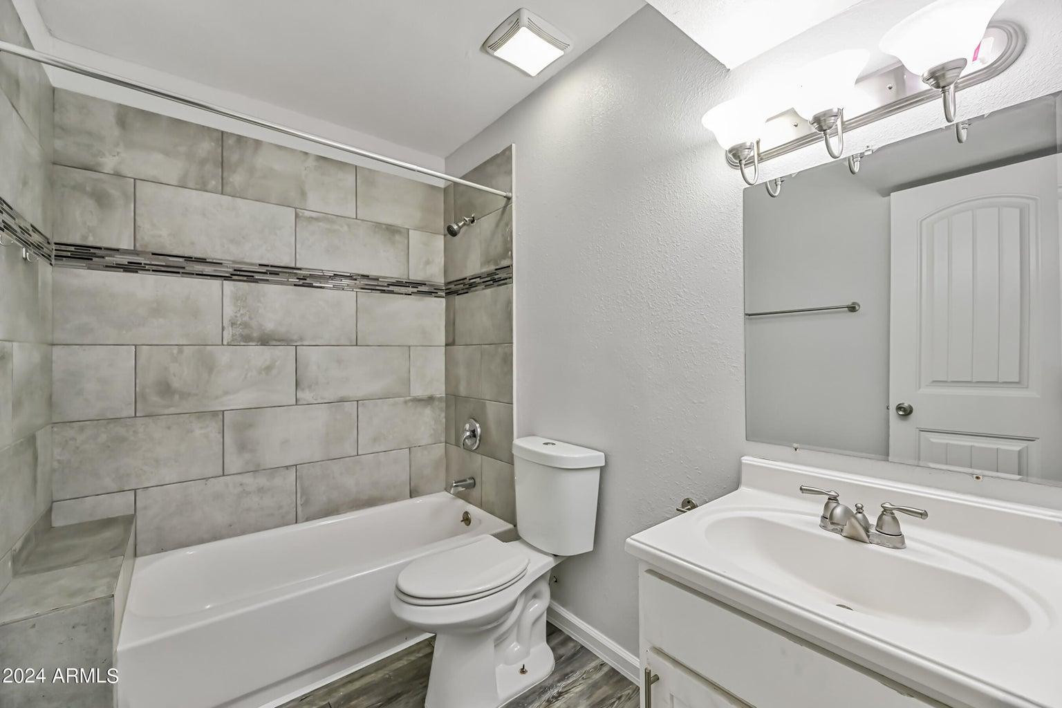 1744 W Glendale Avenue Apt 2