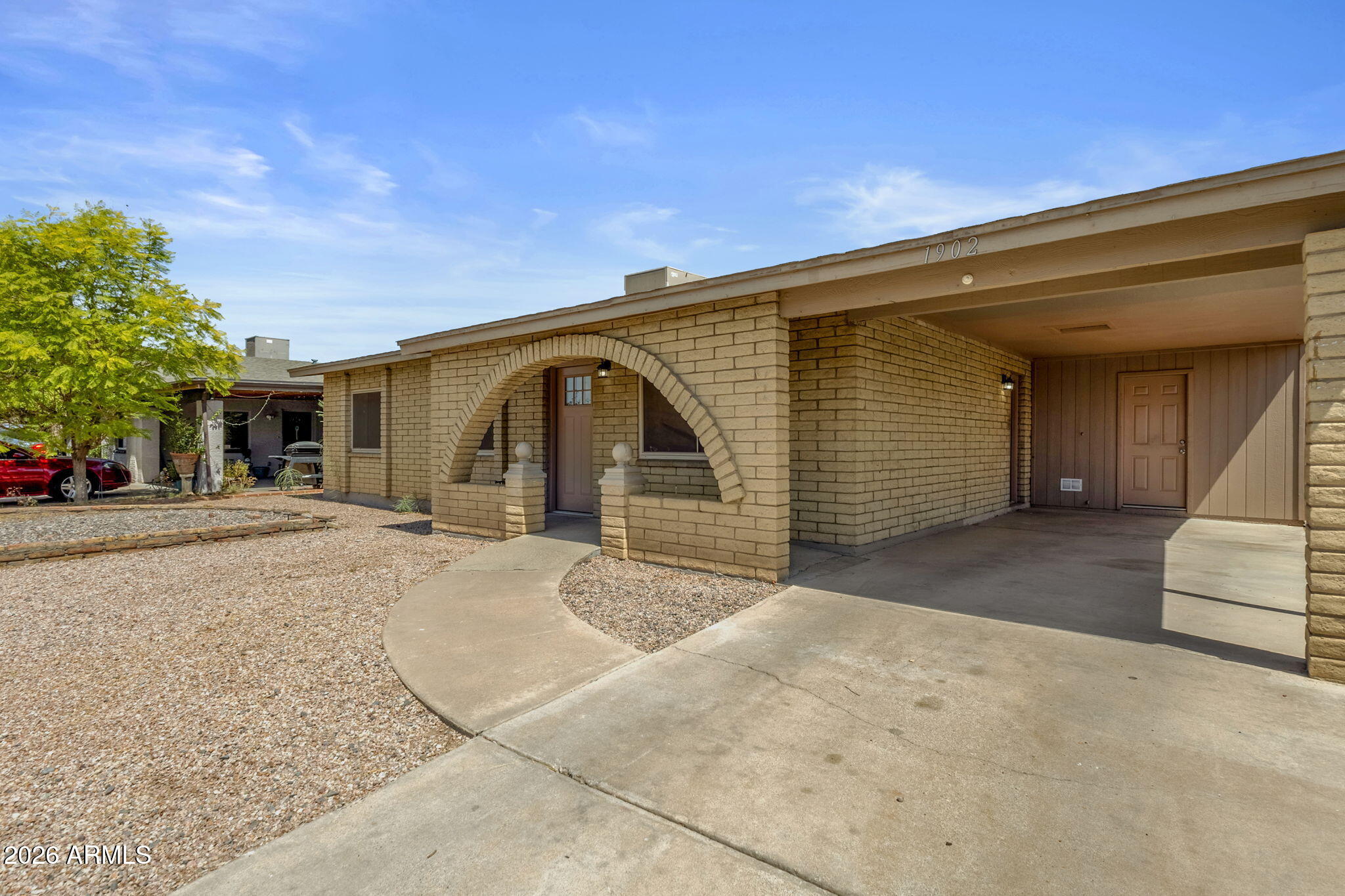 1902 E EMERALD Avenue