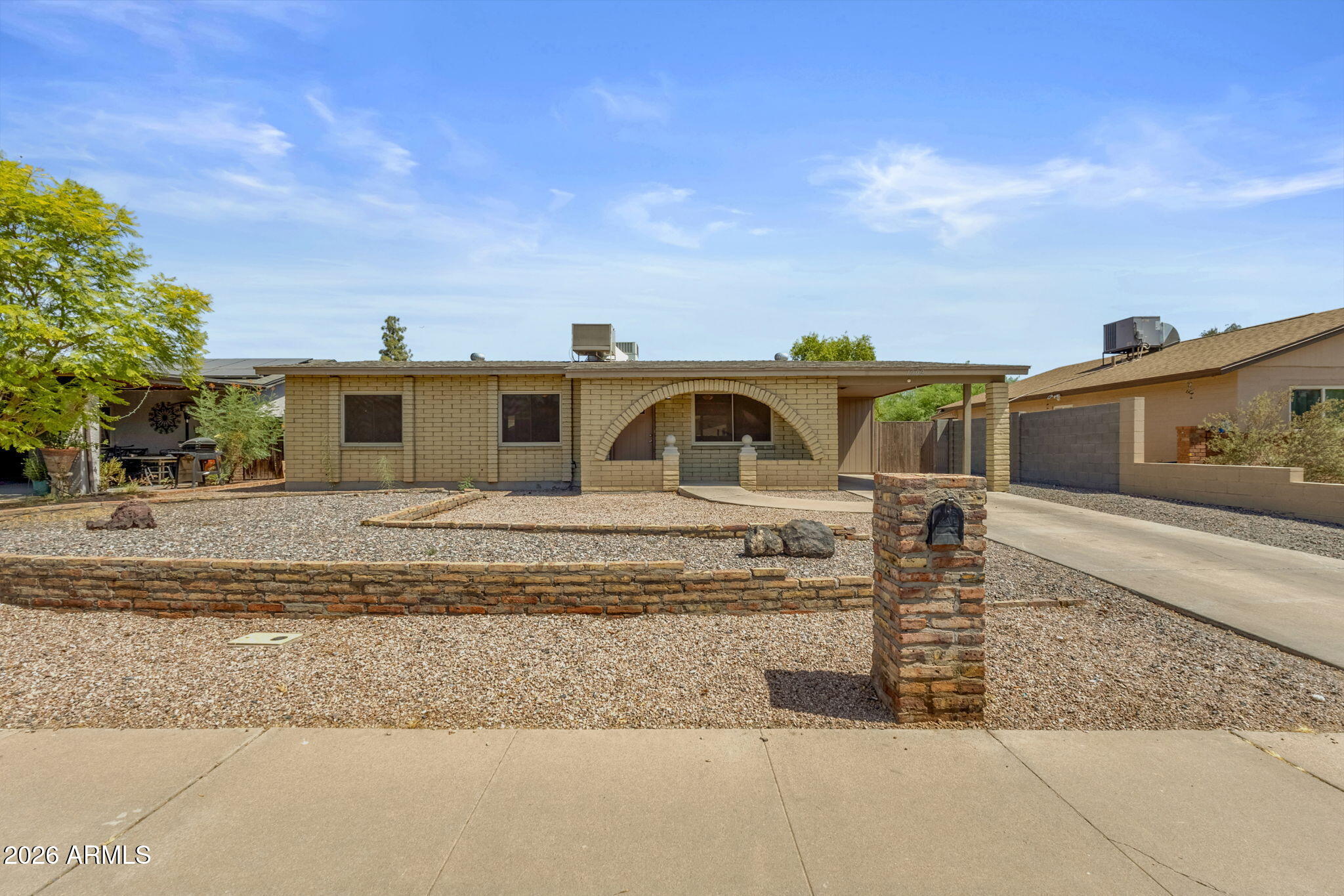 1902 E EMERALD Avenue