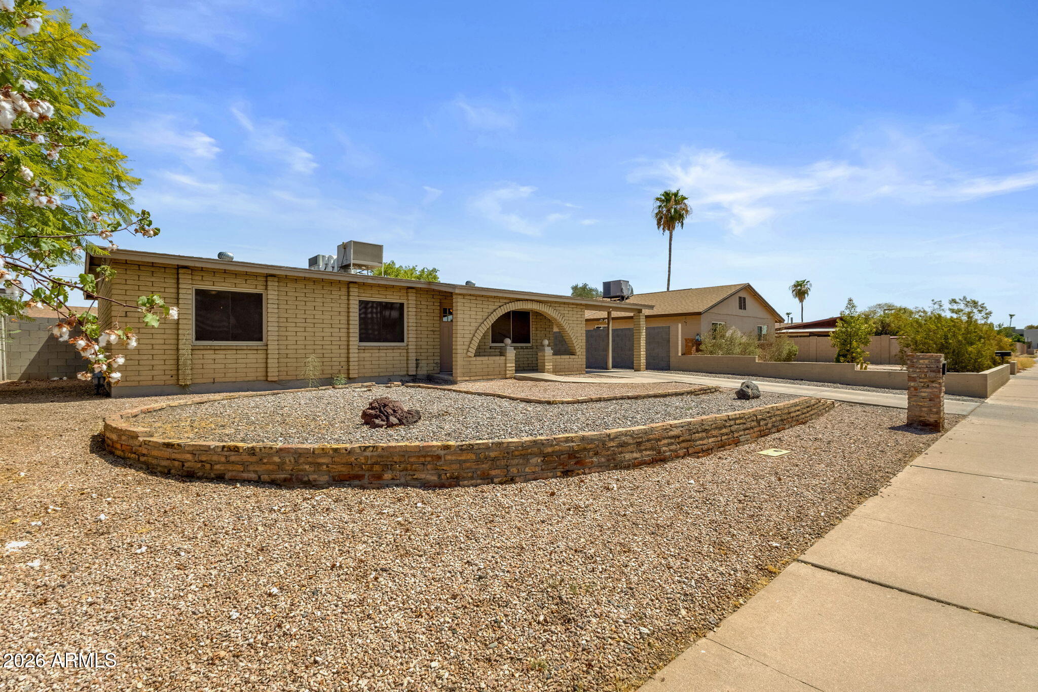 1902 E EMERALD Avenue