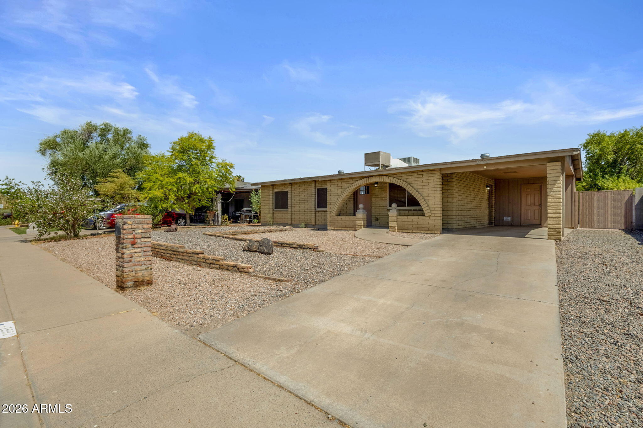 1902 E EMERALD Avenue
