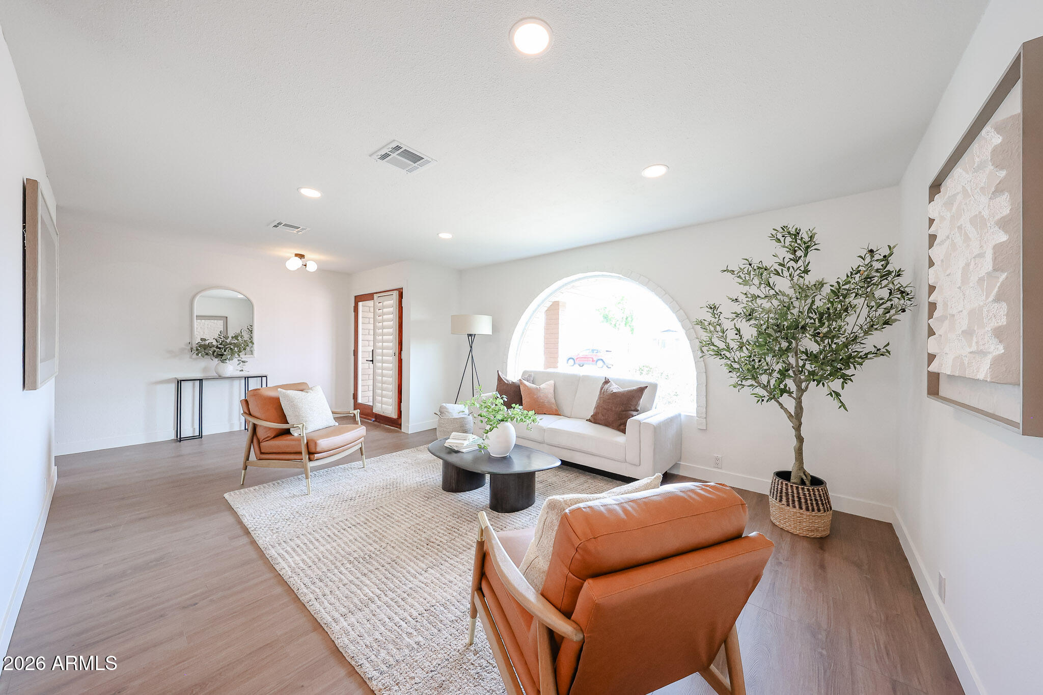 3736 W GRANDVIEW Road