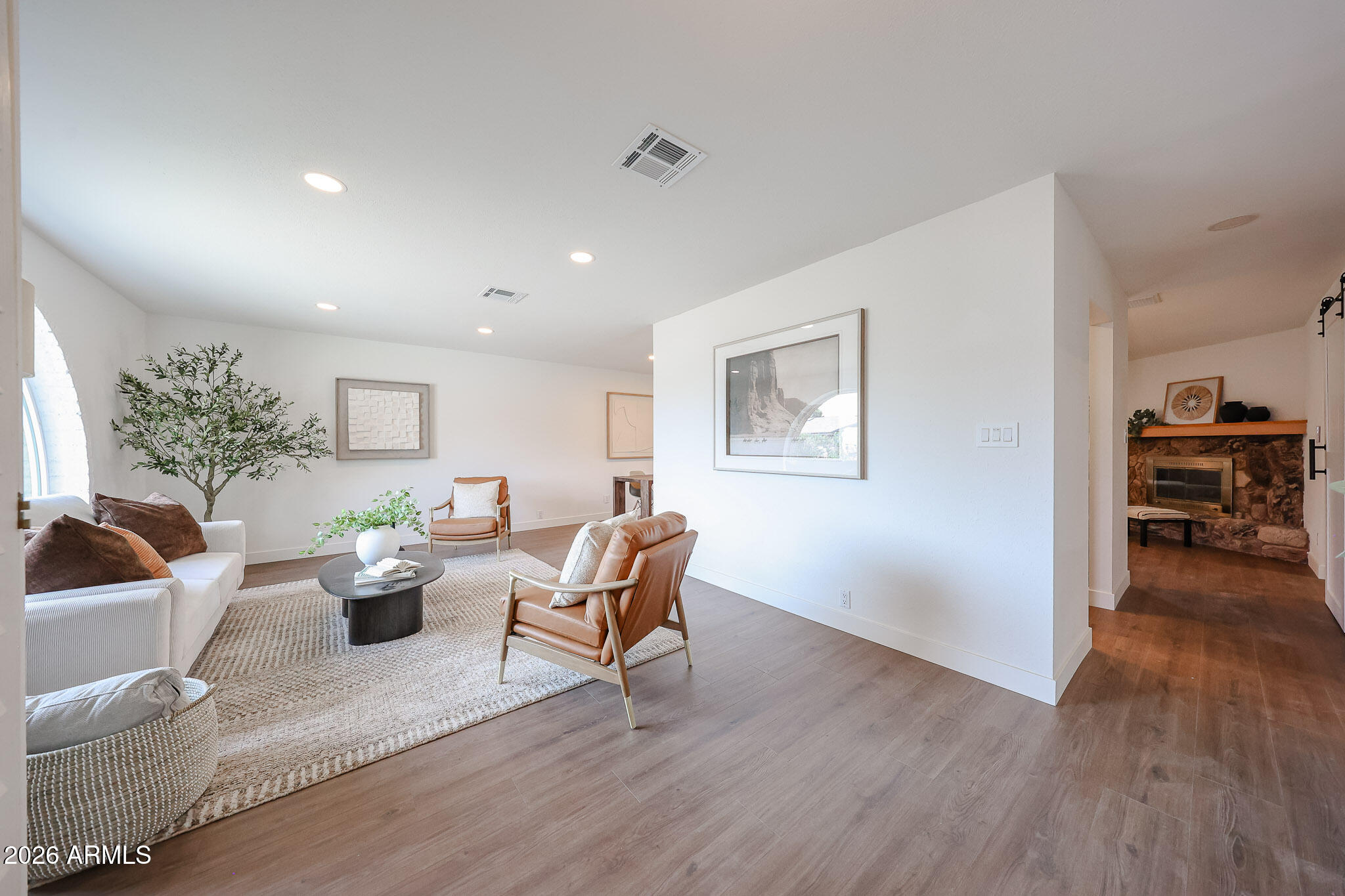 3736 W GRANDVIEW Road