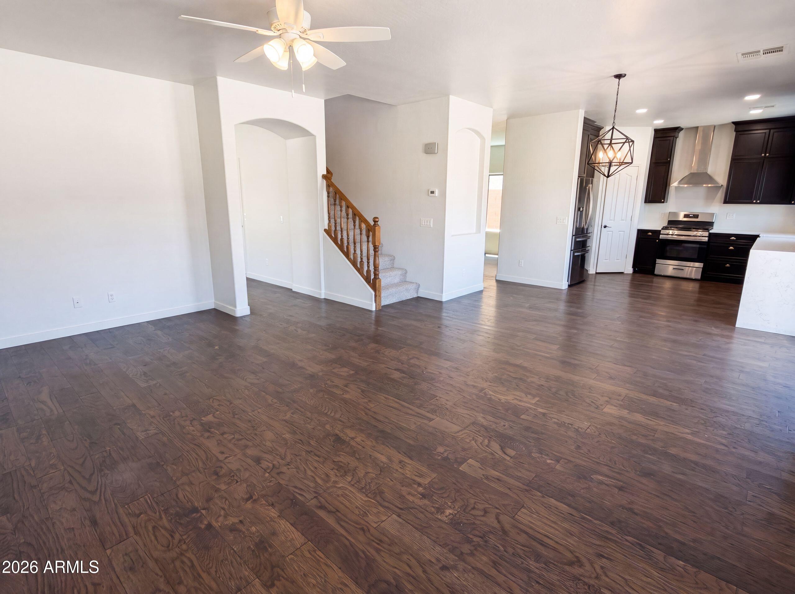 18170 W MISSION Lane