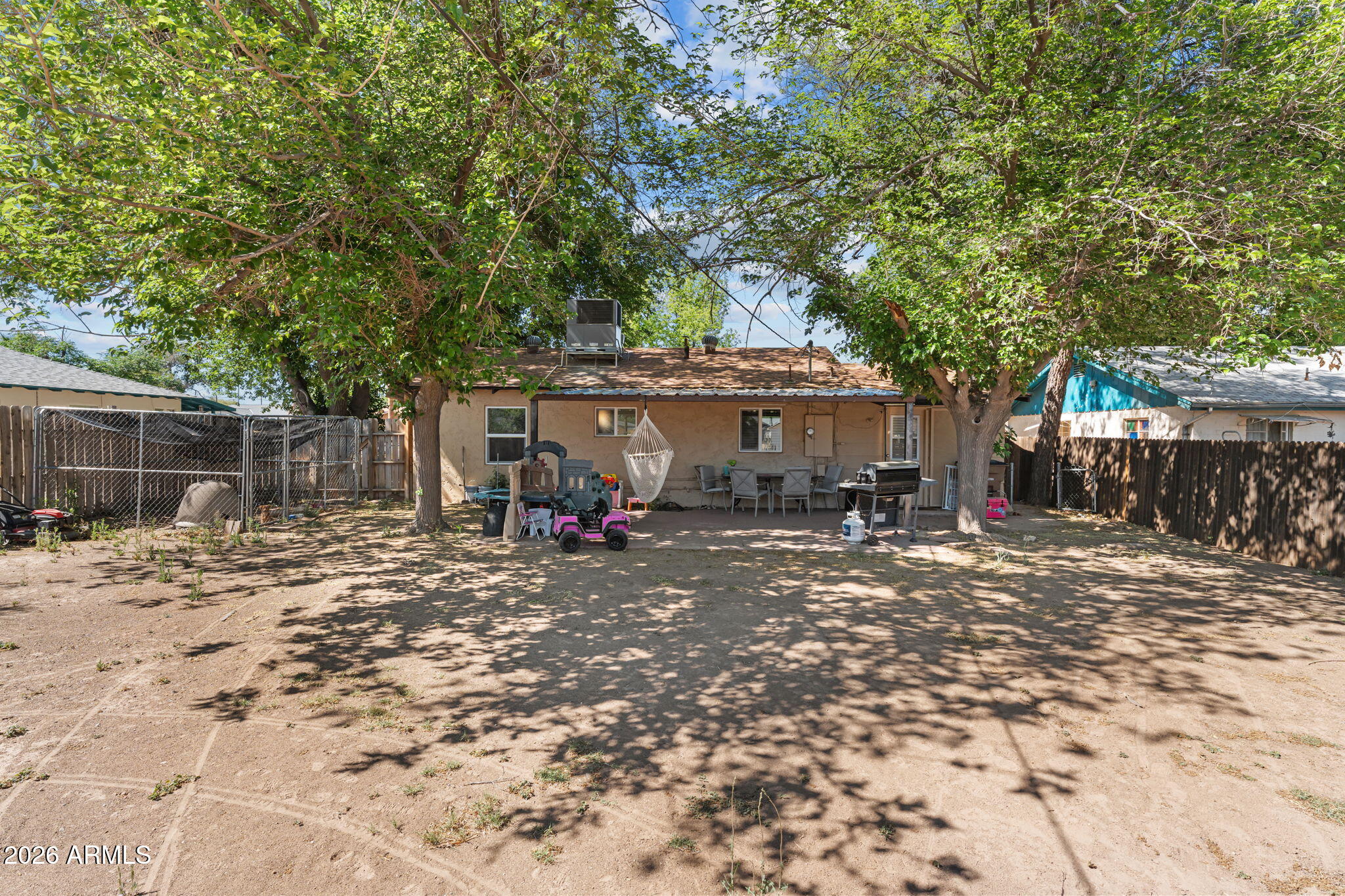 221 E CAVANESS Avenue