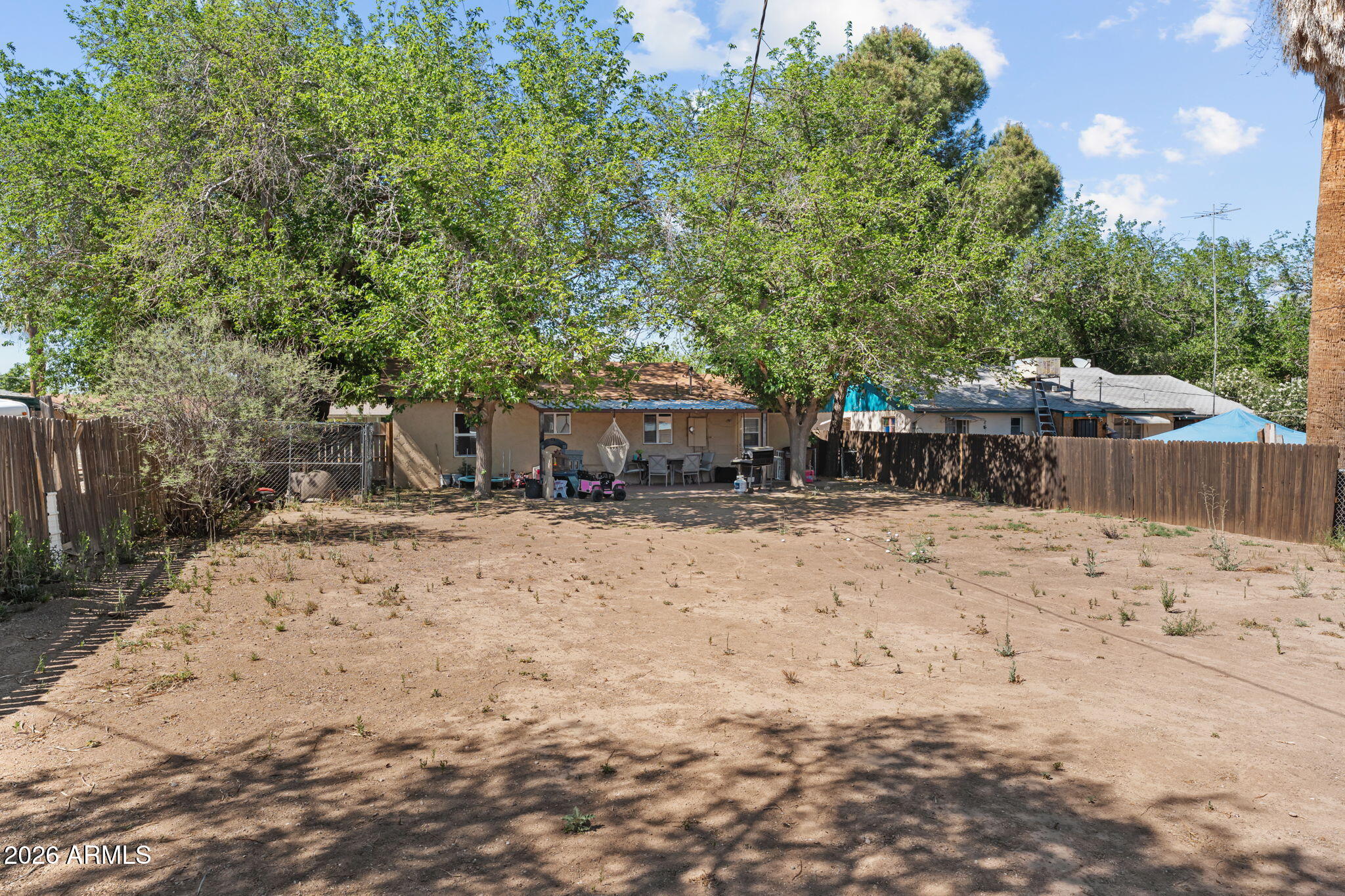 221 E CAVANESS Avenue