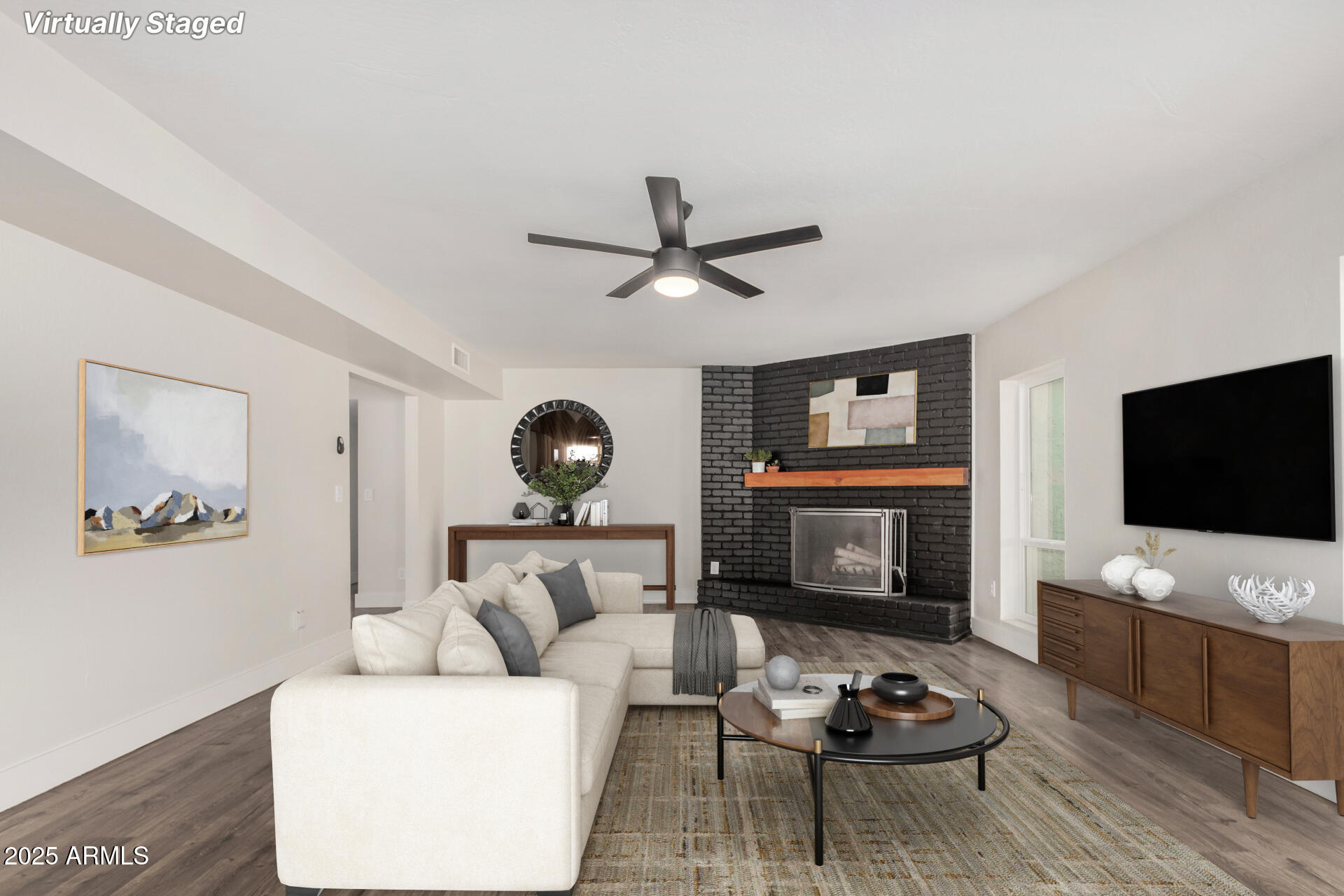 2016 E REDMON Drive