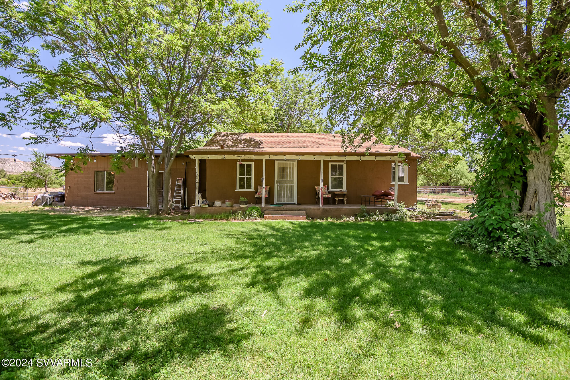 463 E Cocktail Trail