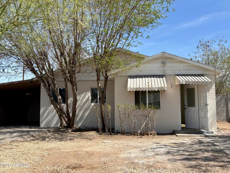 ***SELLER FINANCING, NO BANK NEEDED***LOW DOWNPAYMENT***MULTI-GEN or BUSINESS***2 HOUSES ON 1 HUGE LOT***
Front House features 3 bedrooms and 2 bathrooms.  The DETACHED CASITA with private entrance features 1 bedroom and 1bathroom with FULL KITCHEN.
UPDATED ELECTRICAL and FULLY REPLACED PLUMBING AND SEWER throughout entire property. Other updates in progress. Potential for RV Gate.
No HOA, ITIN ok