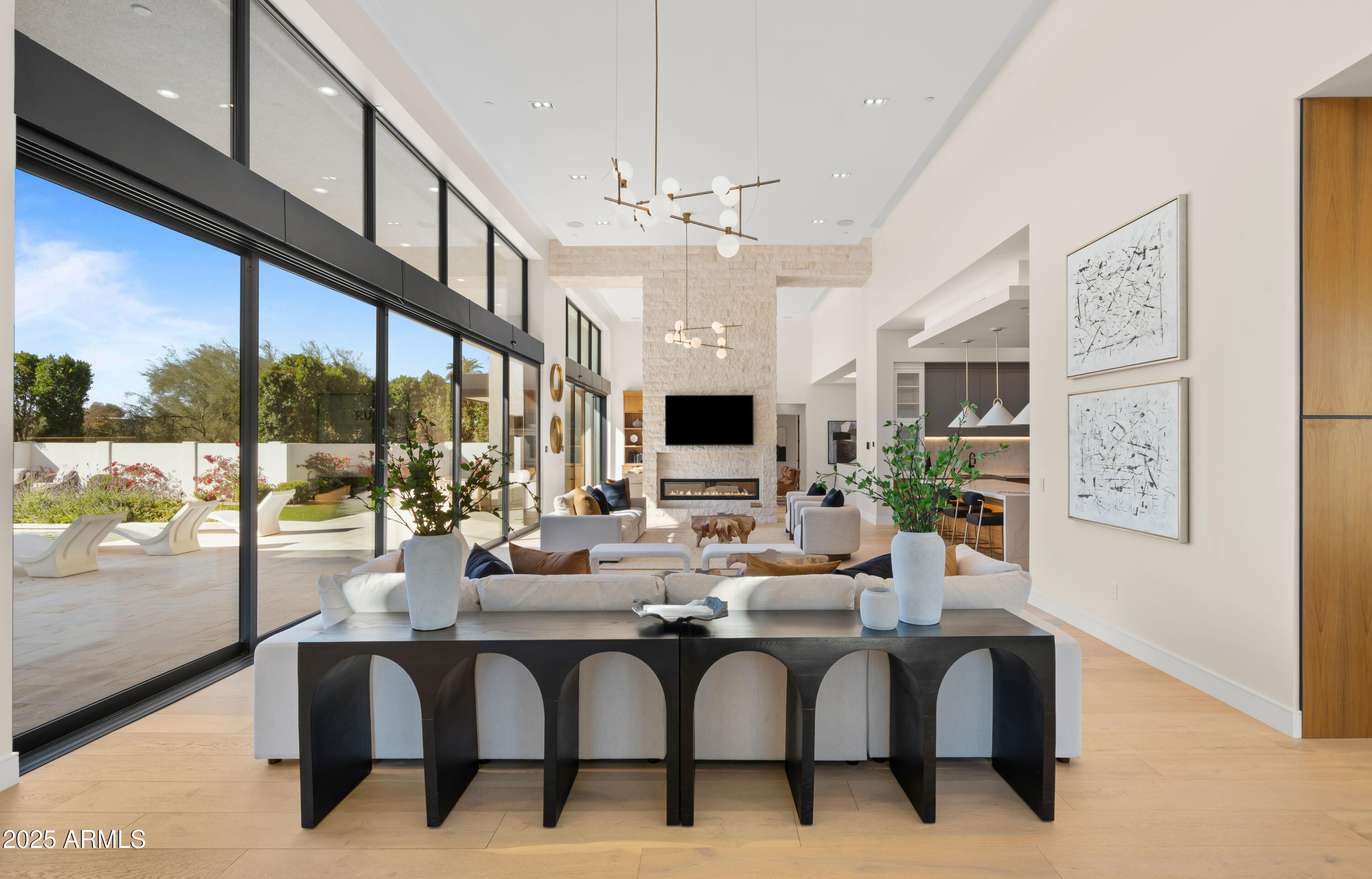 6554 N 40th Place