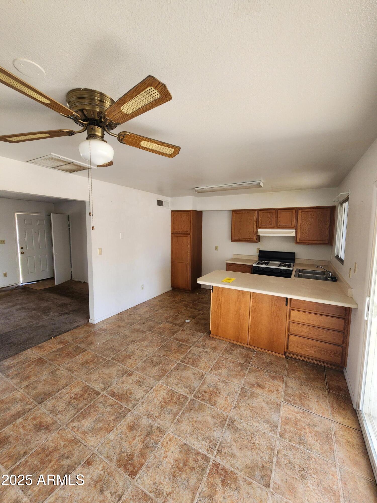 2335 W POINSETTIA Drive