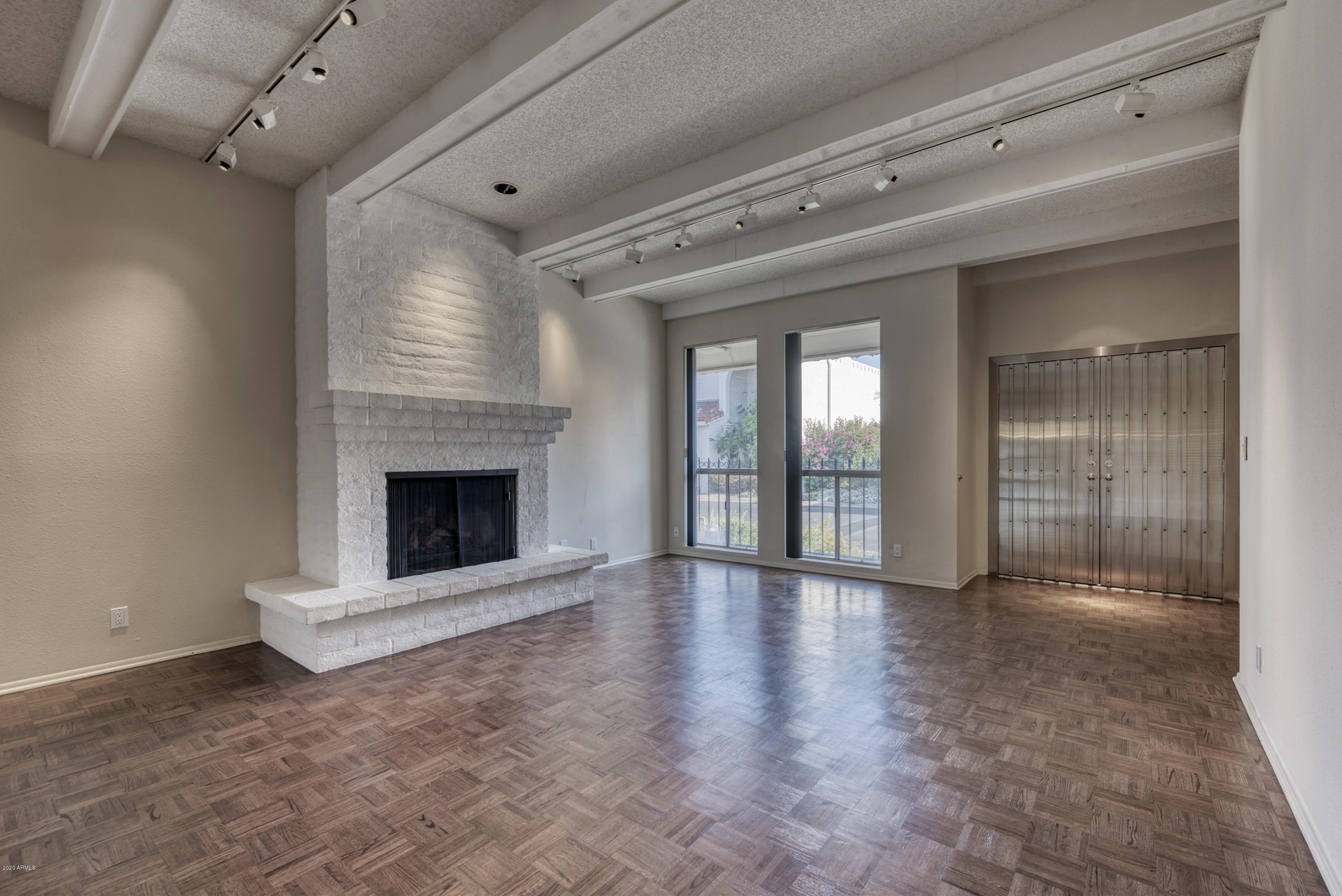 7145 E MCDONALD Drive