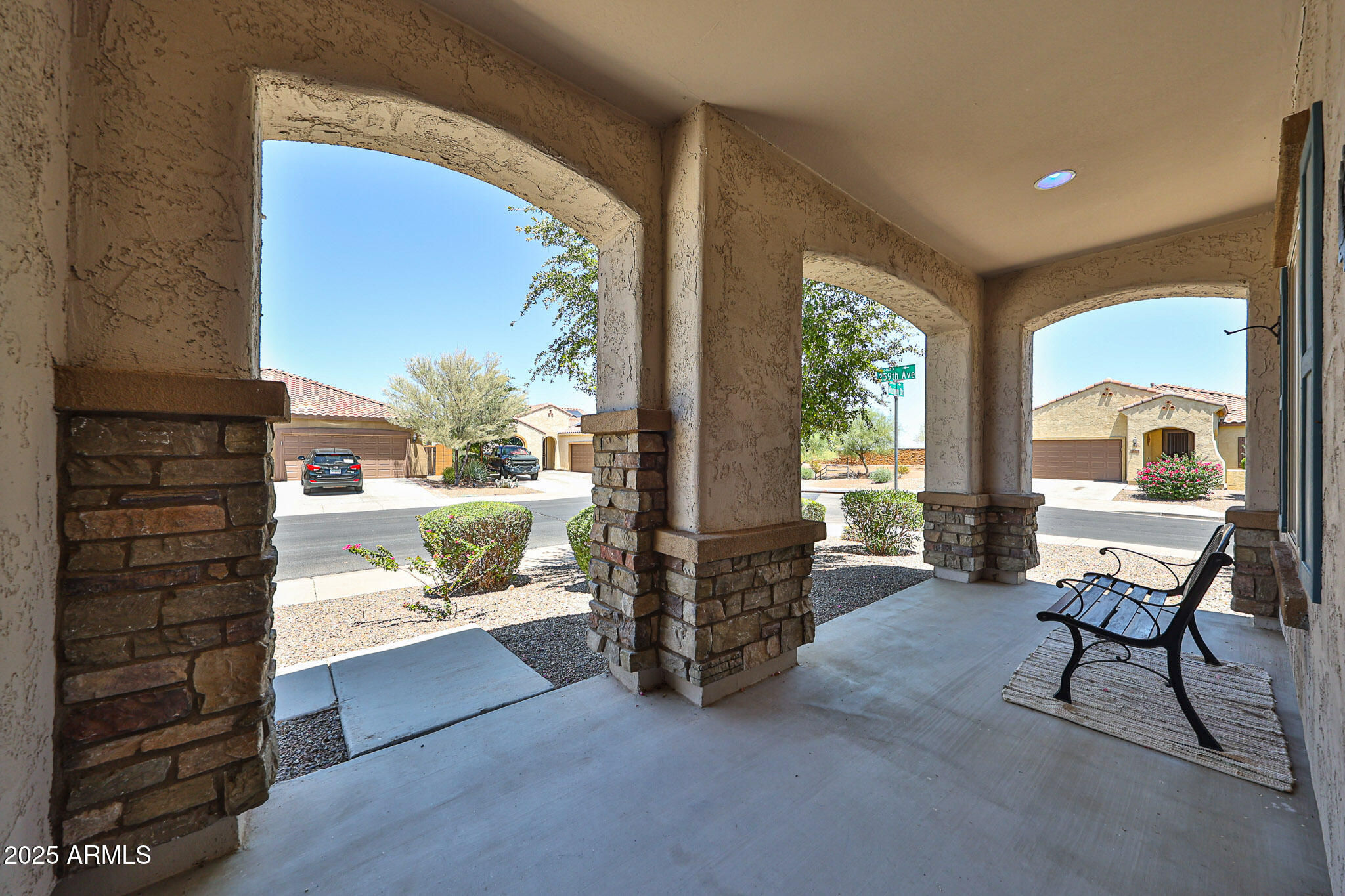 25929 W RUNION Drive