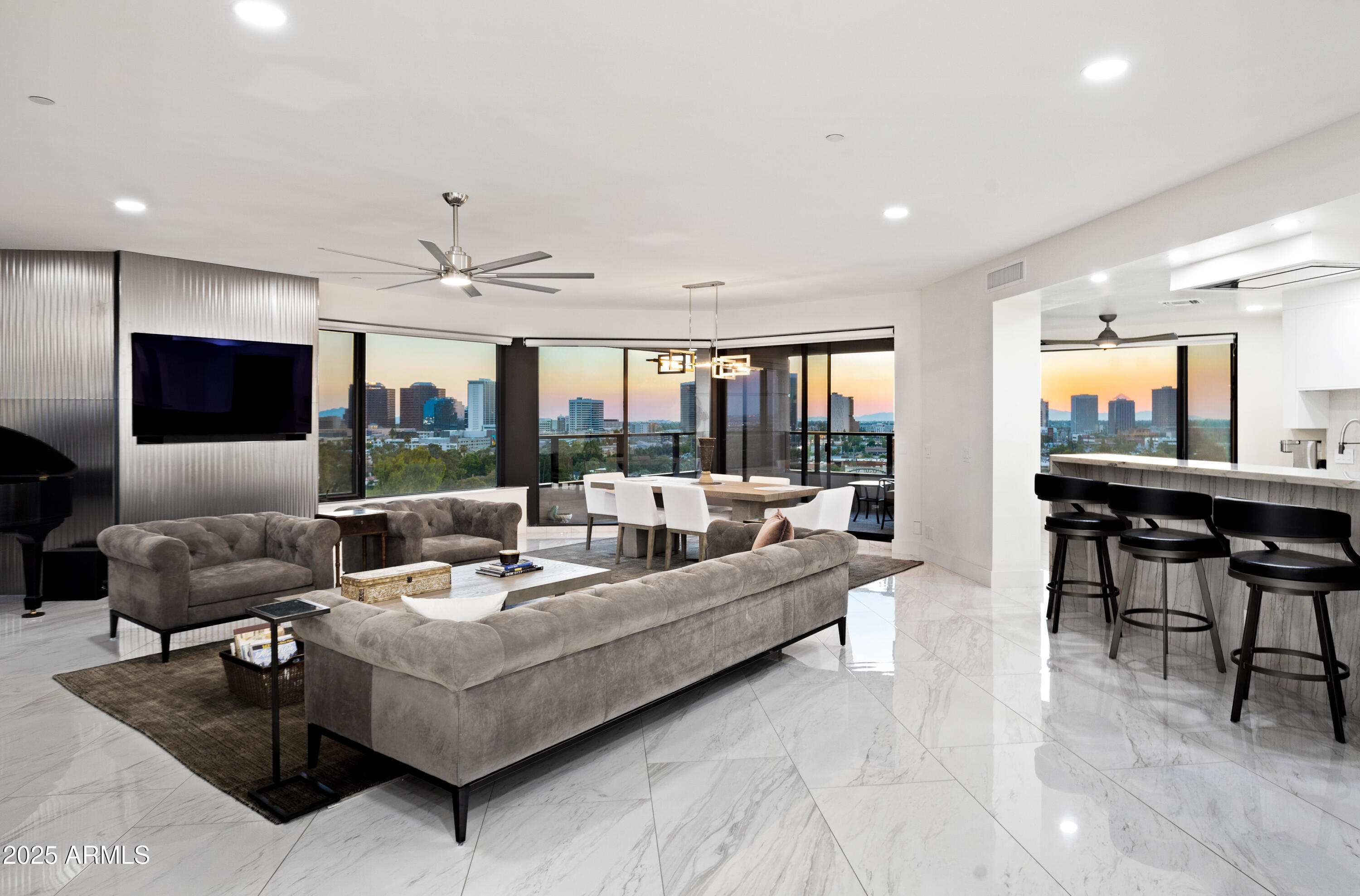 1040 E OSBORN Road 904