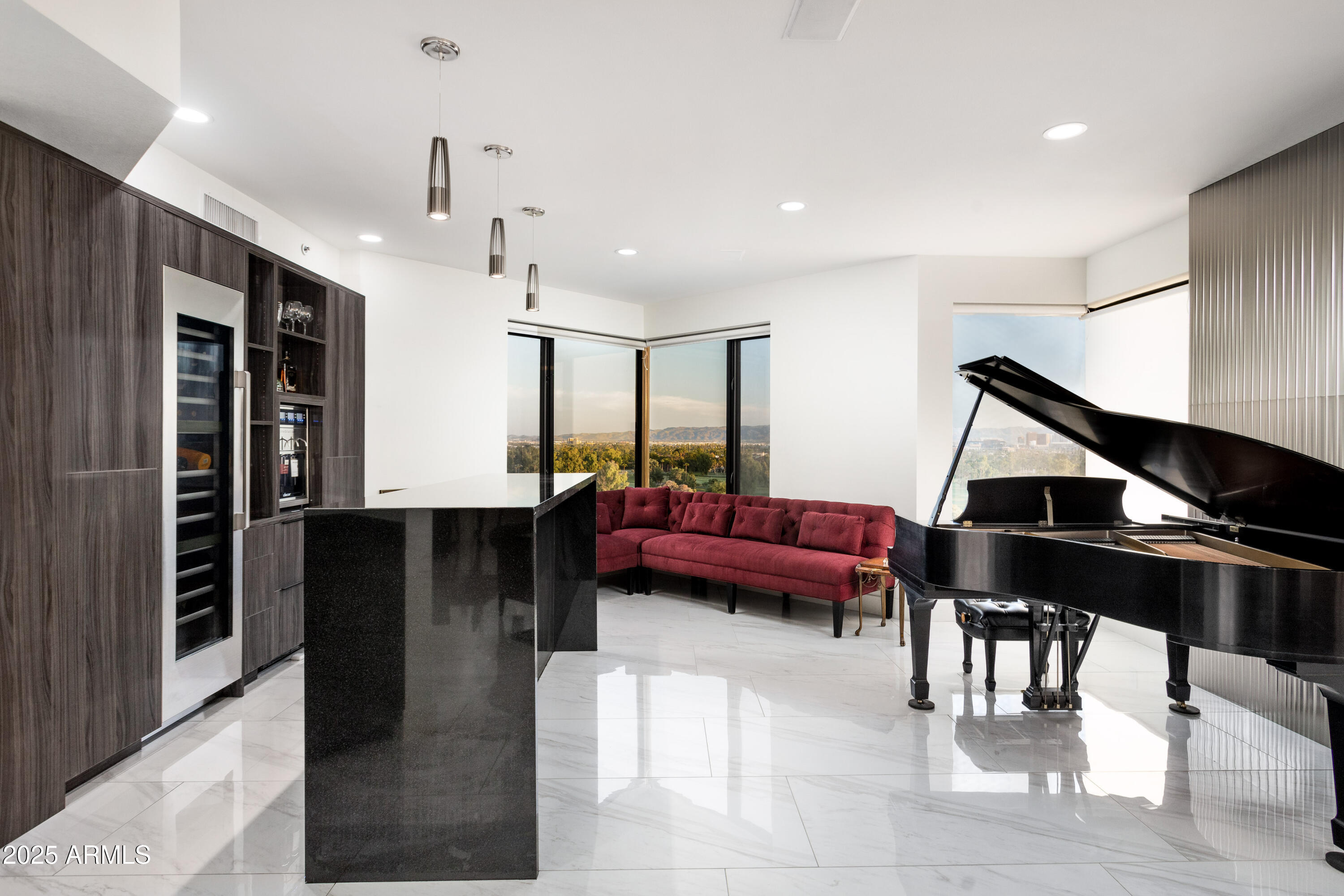 1040 E OSBORN Road 904