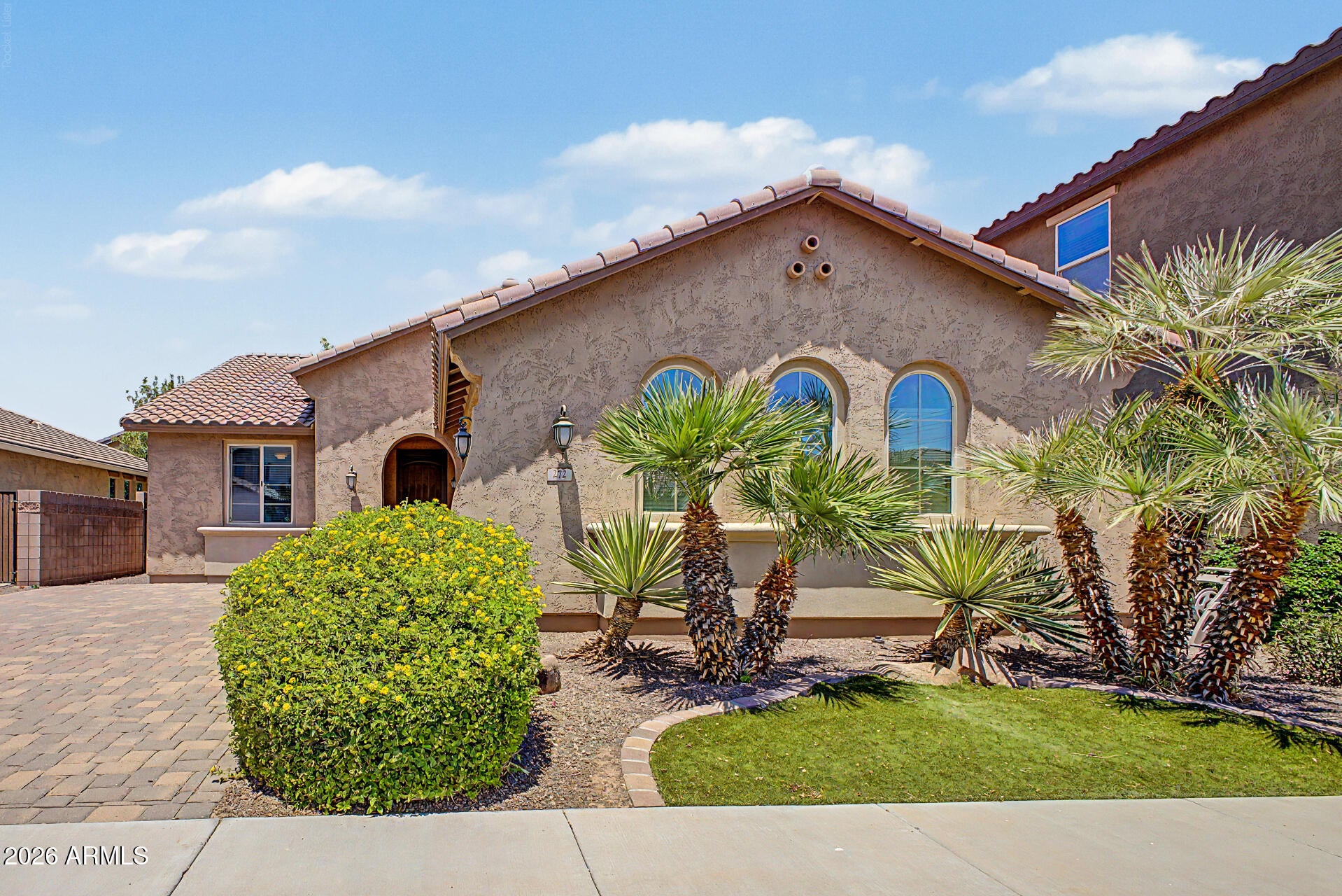 272 E GLACIER Drive