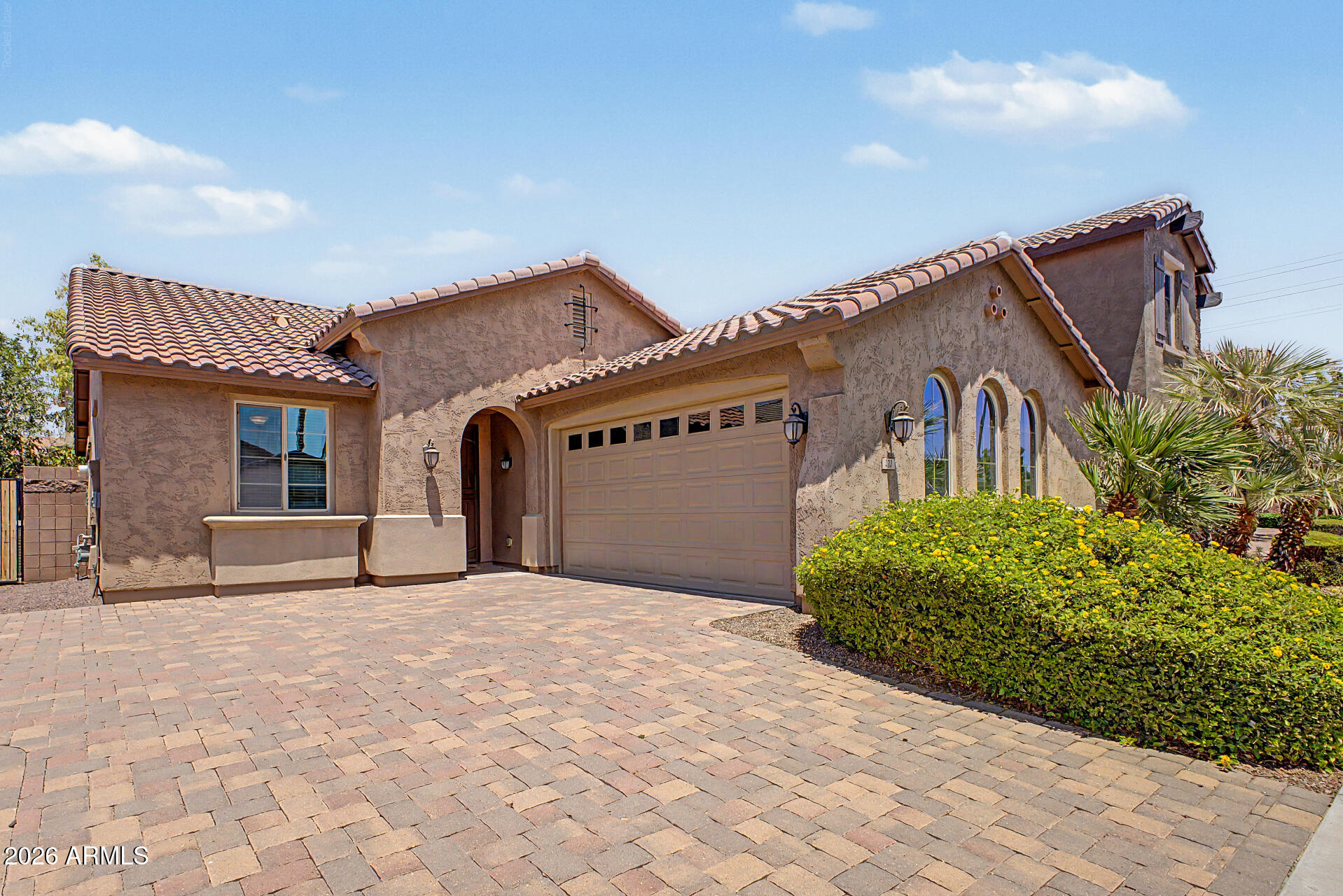 272 E GLACIER Drive