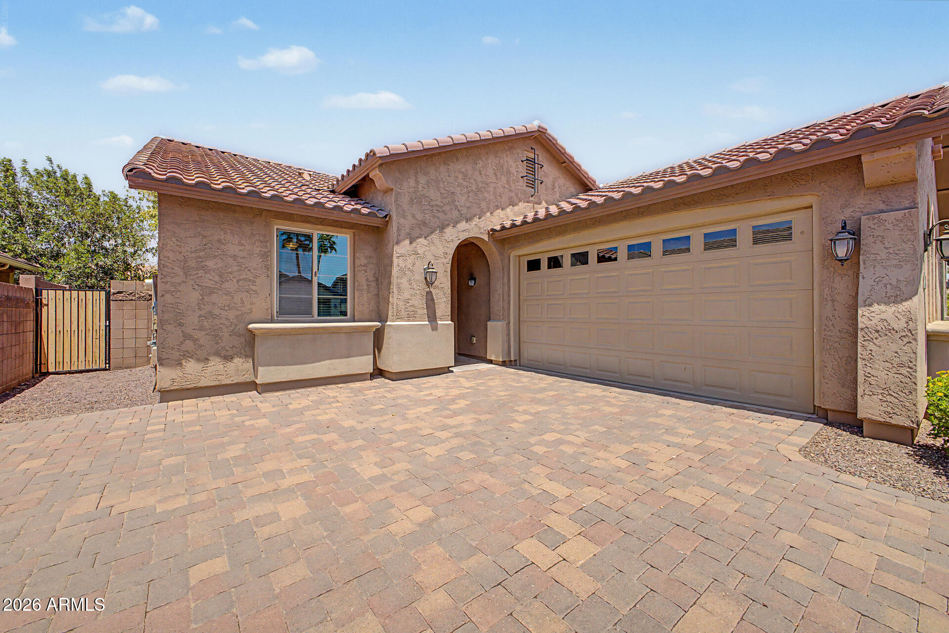 272 E GLACIER Drive