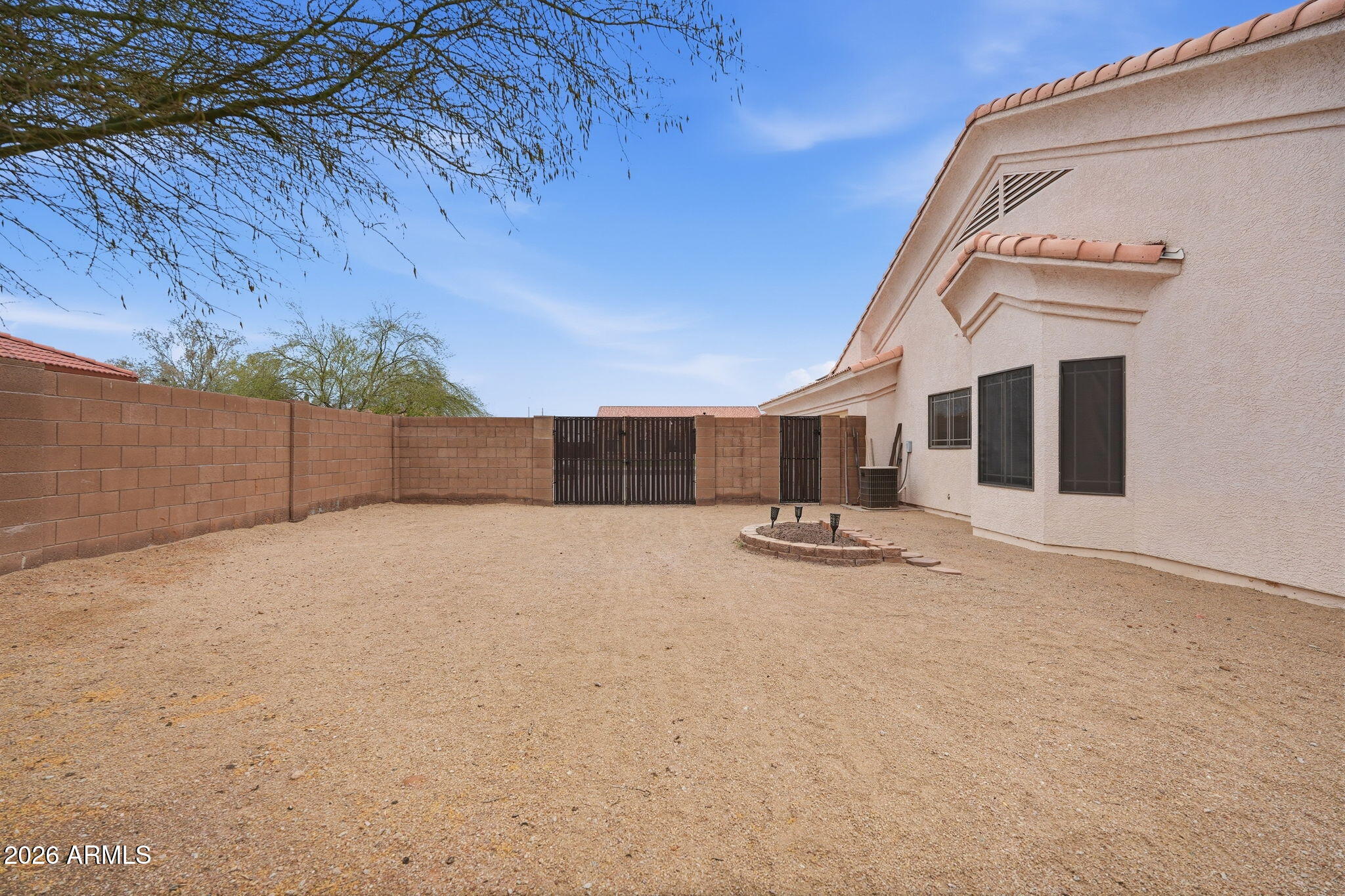 320 E QUAIL Court