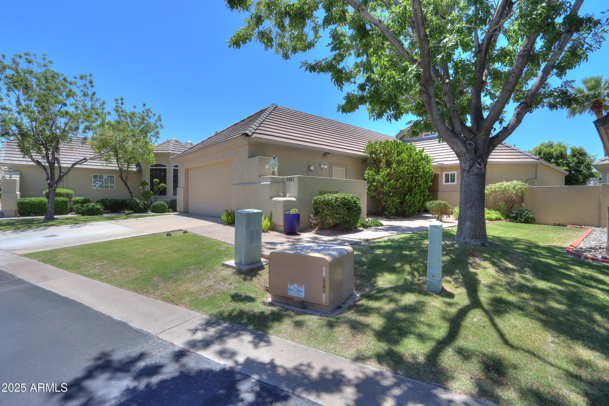 1417 E MARSHALL Avenue