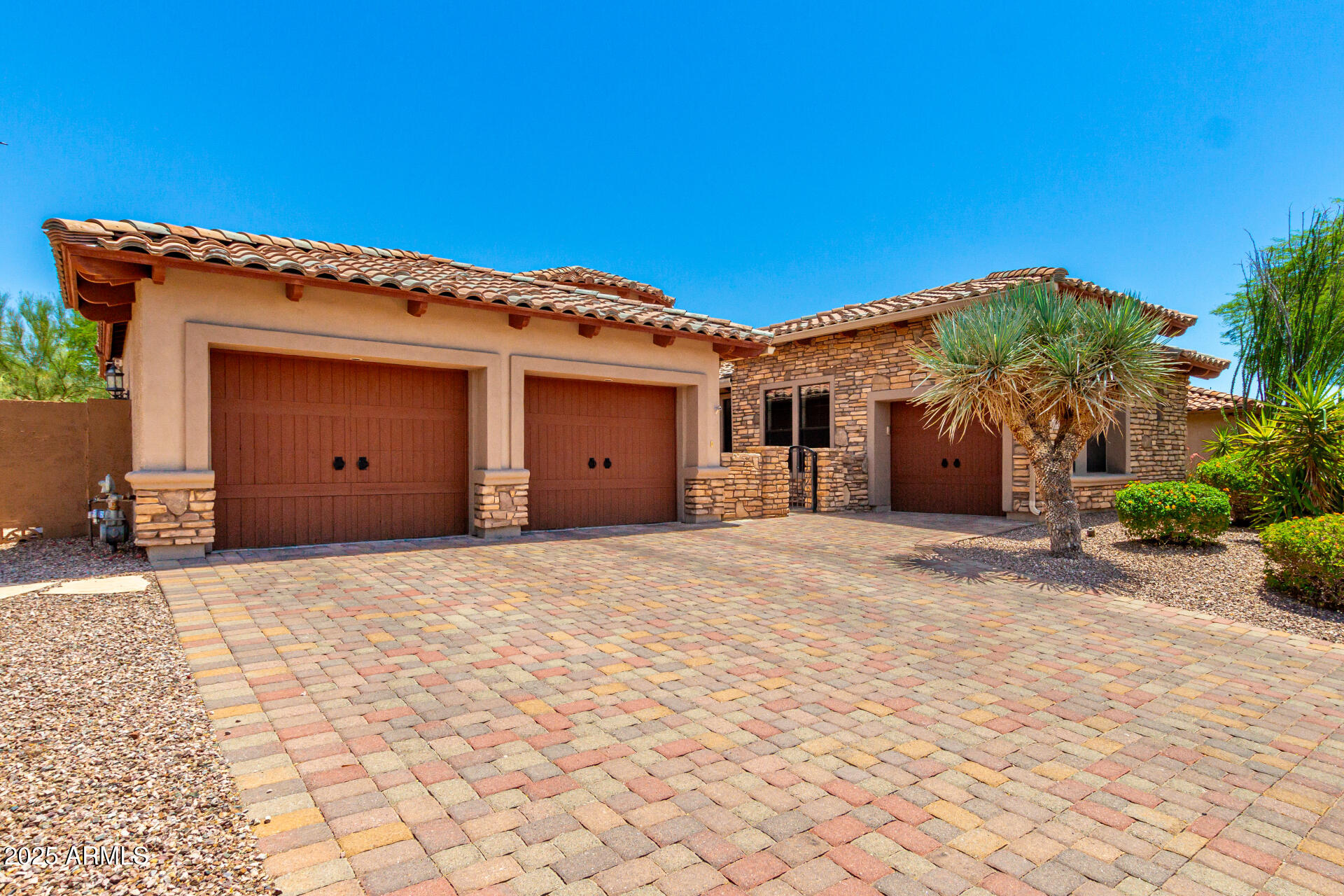 4041 N SILVER RIDGE Circle