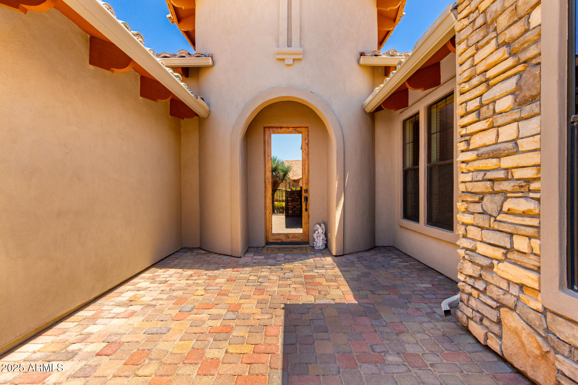 4041 N SILVER RIDGE Circle