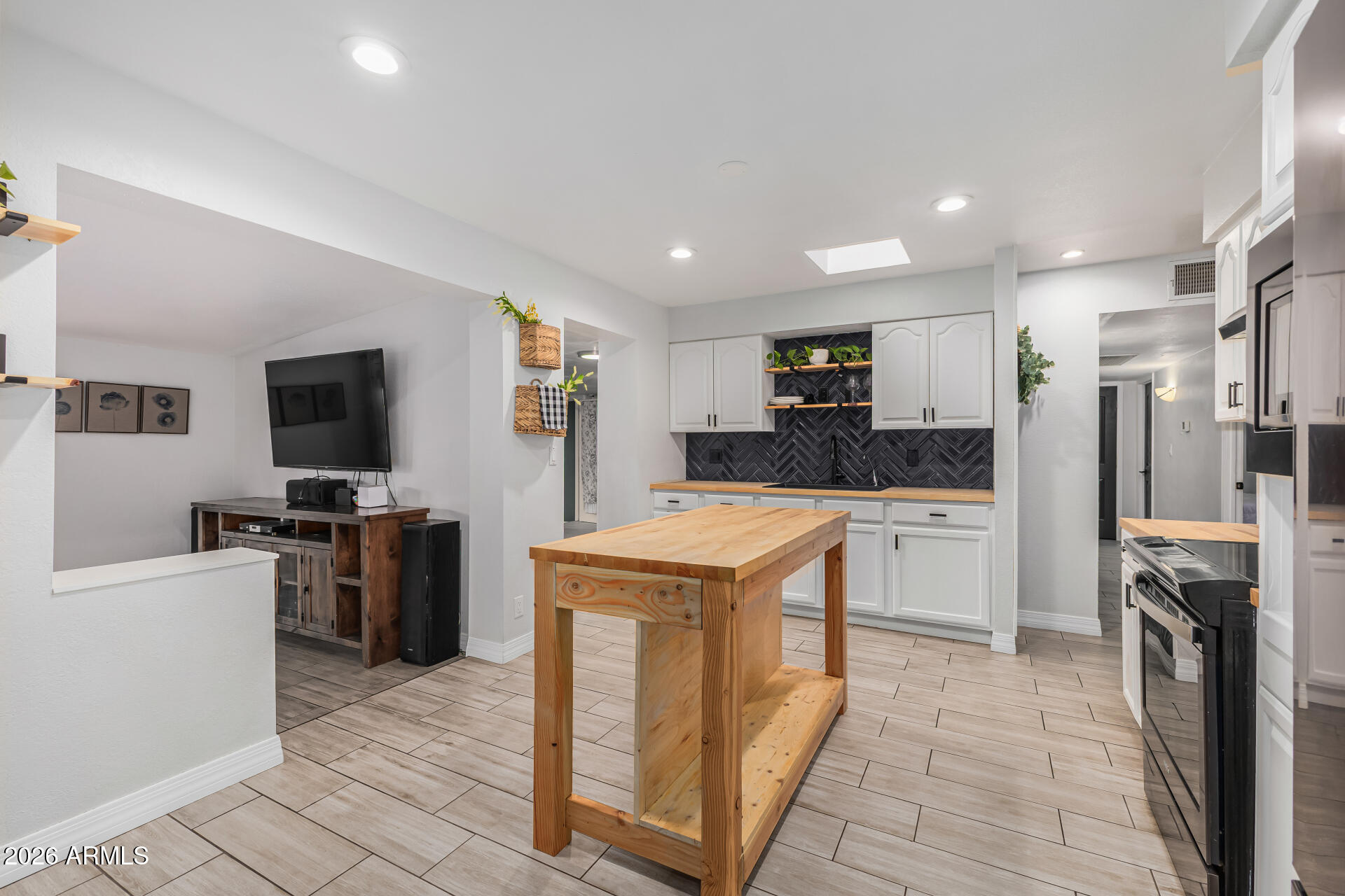 3313 W SURREY Avenue