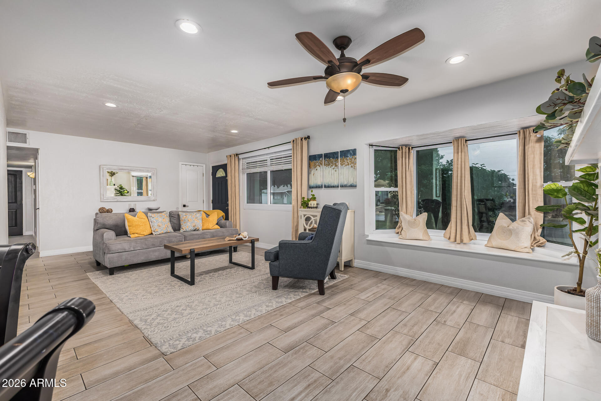 3313 W SURREY Avenue