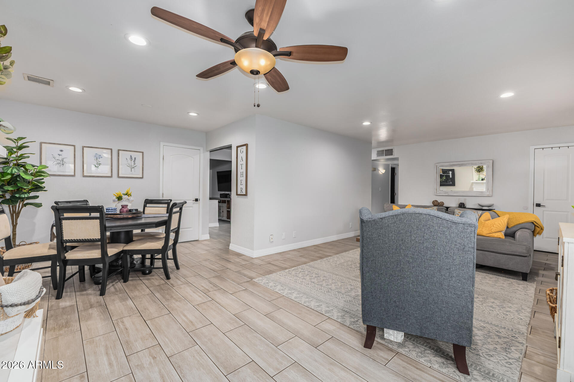 3313 W SURREY Avenue