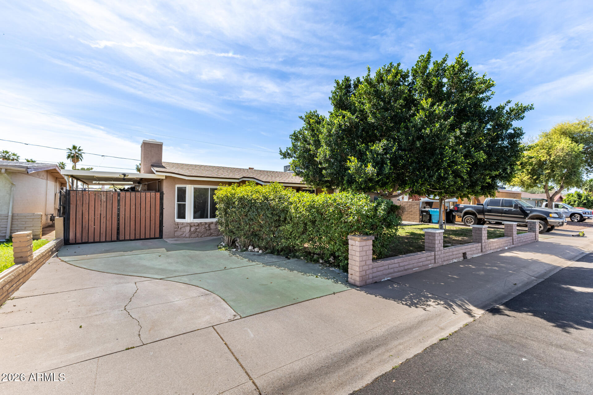 3313 W SURREY Avenue