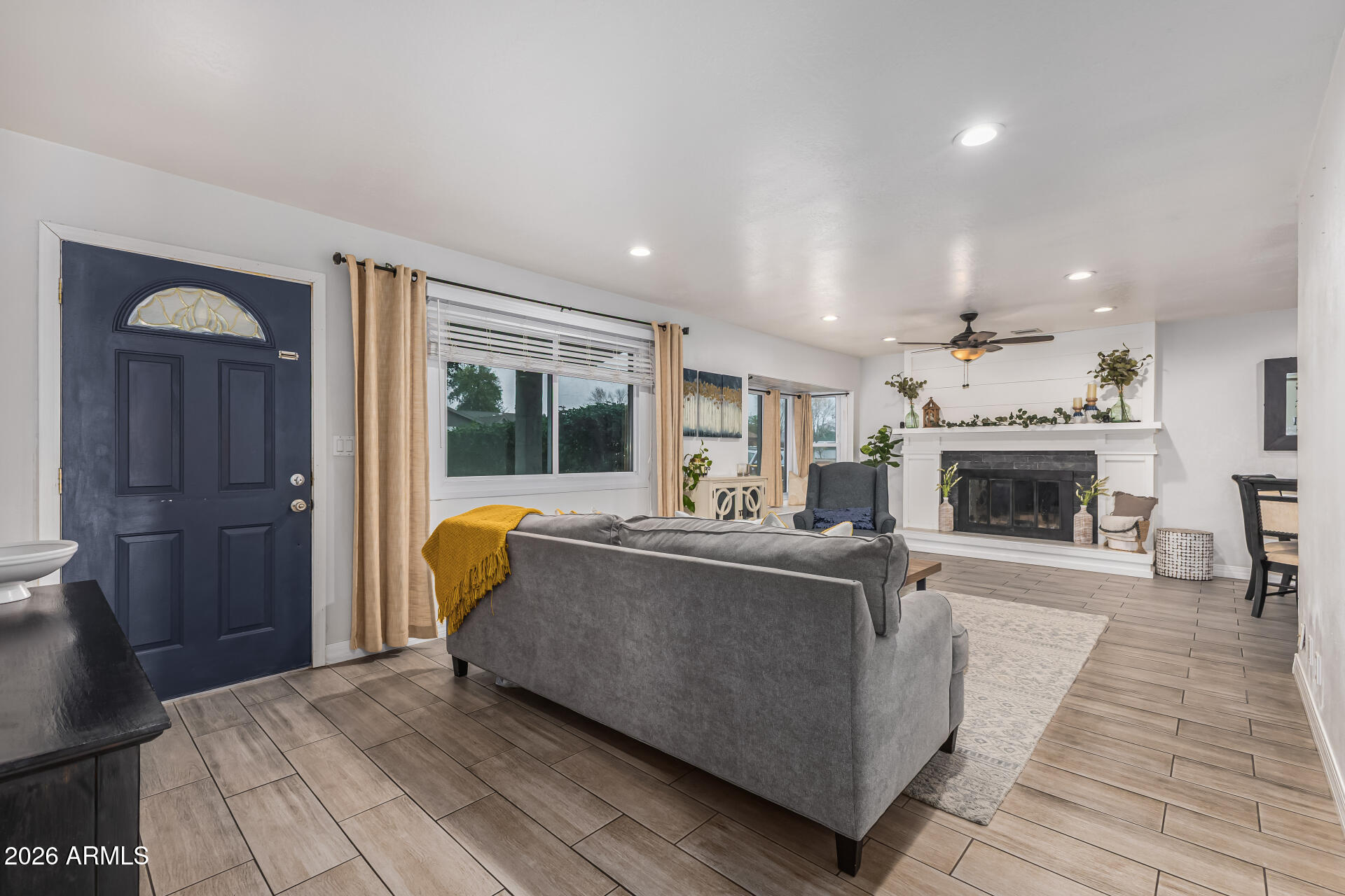 3313 W SURREY Avenue