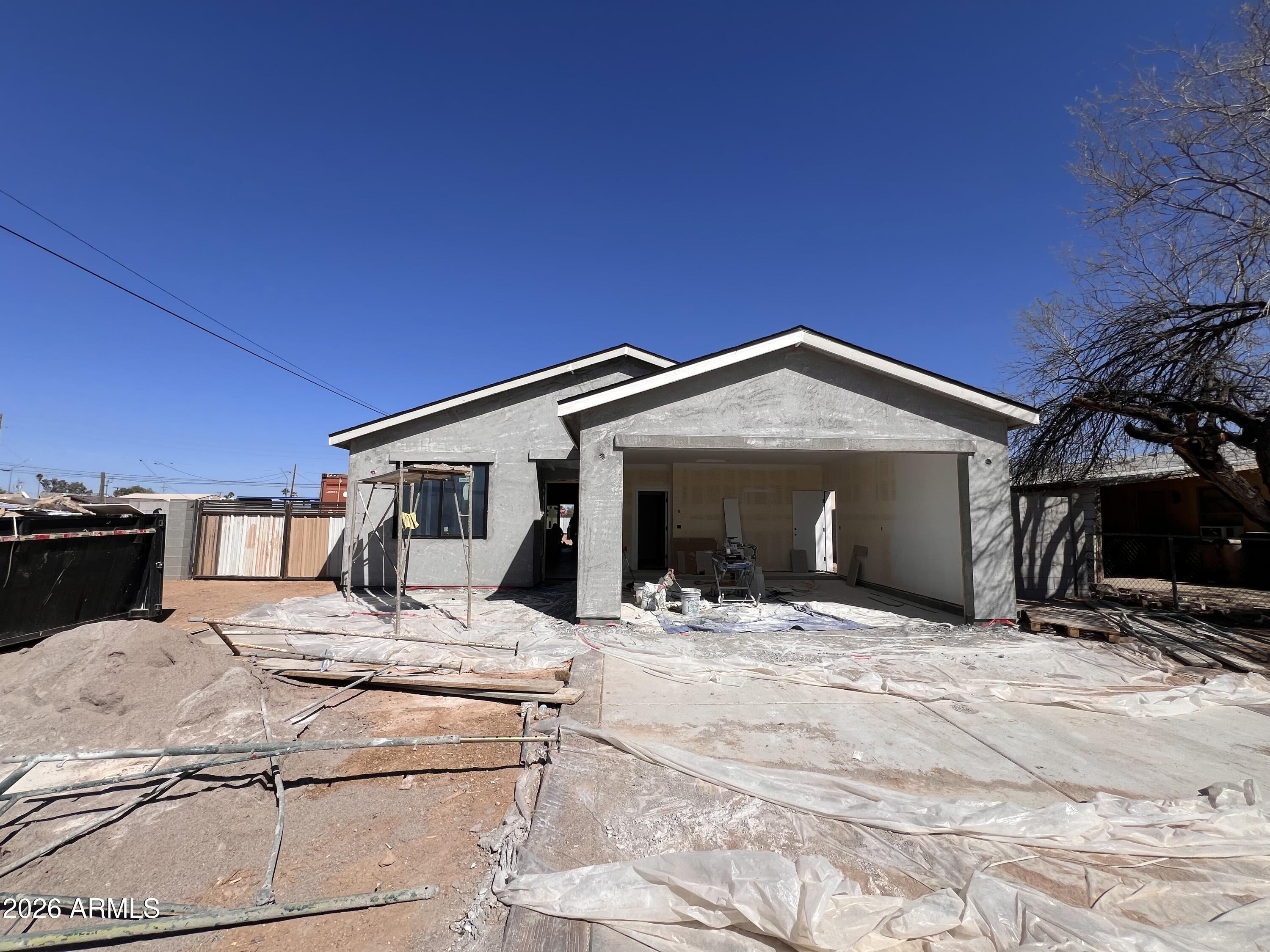 392 W LINCOLN Avenue