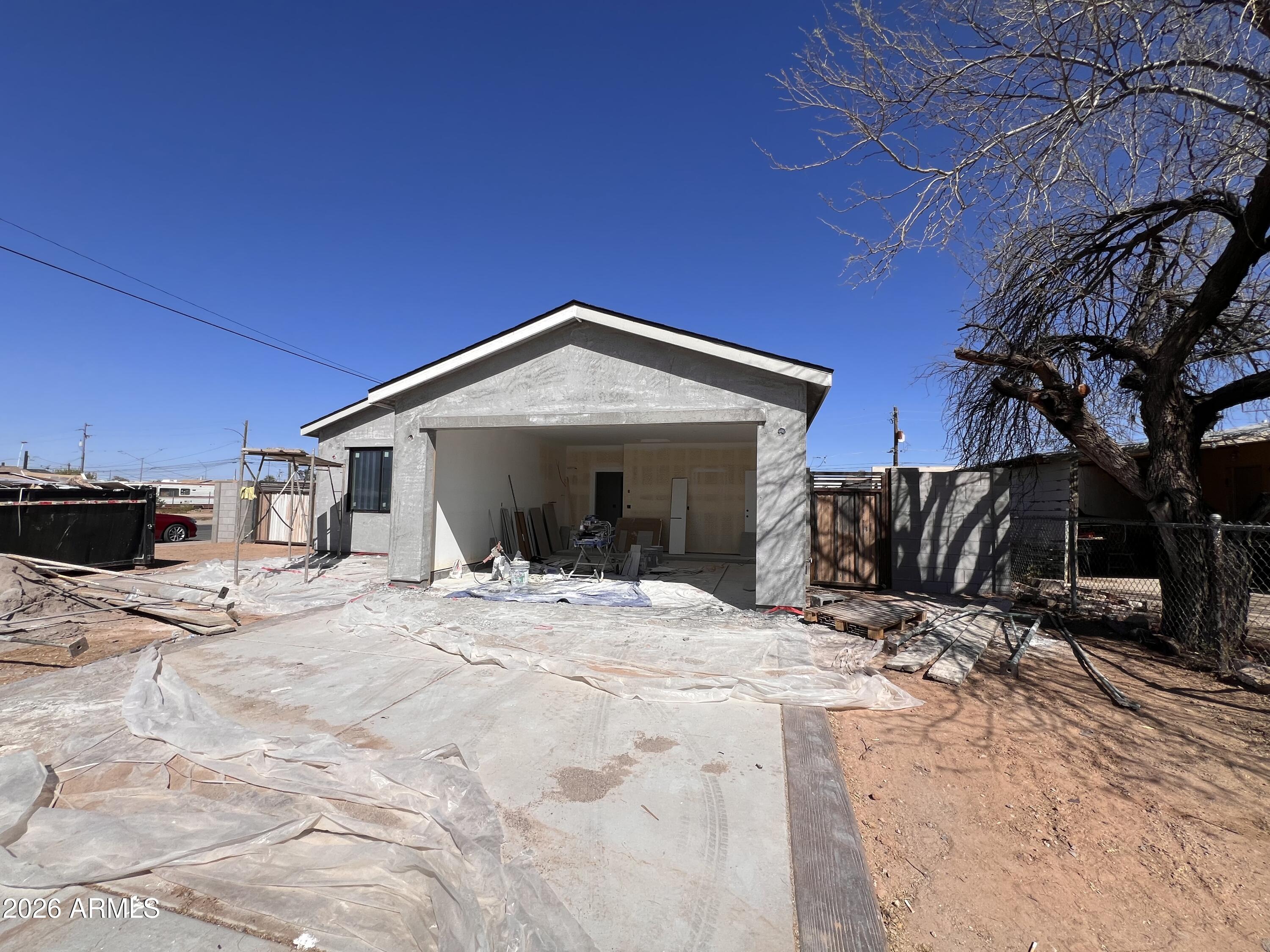 392 W LINCOLN Avenue