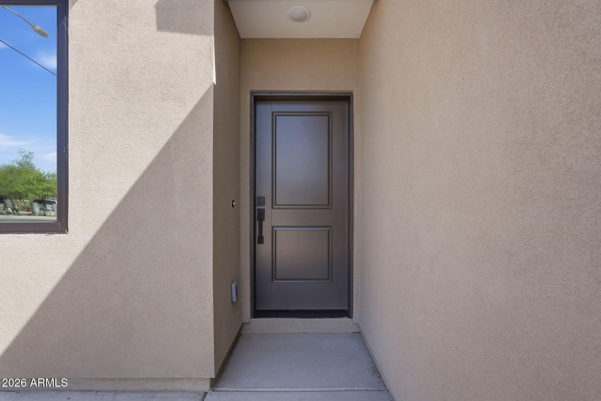 392 W LINCOLN Avenue