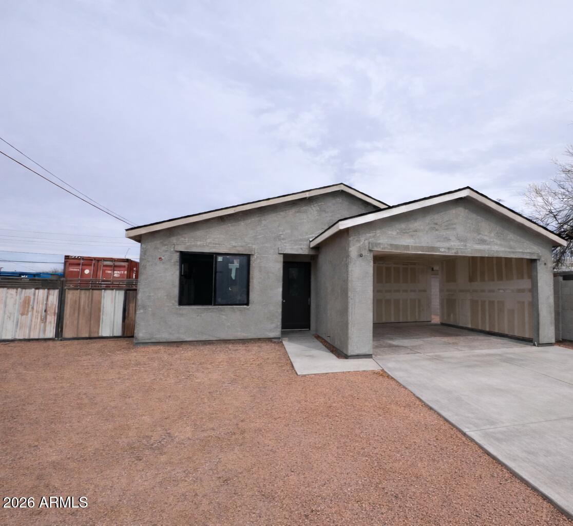 392 W LINCOLN Avenue