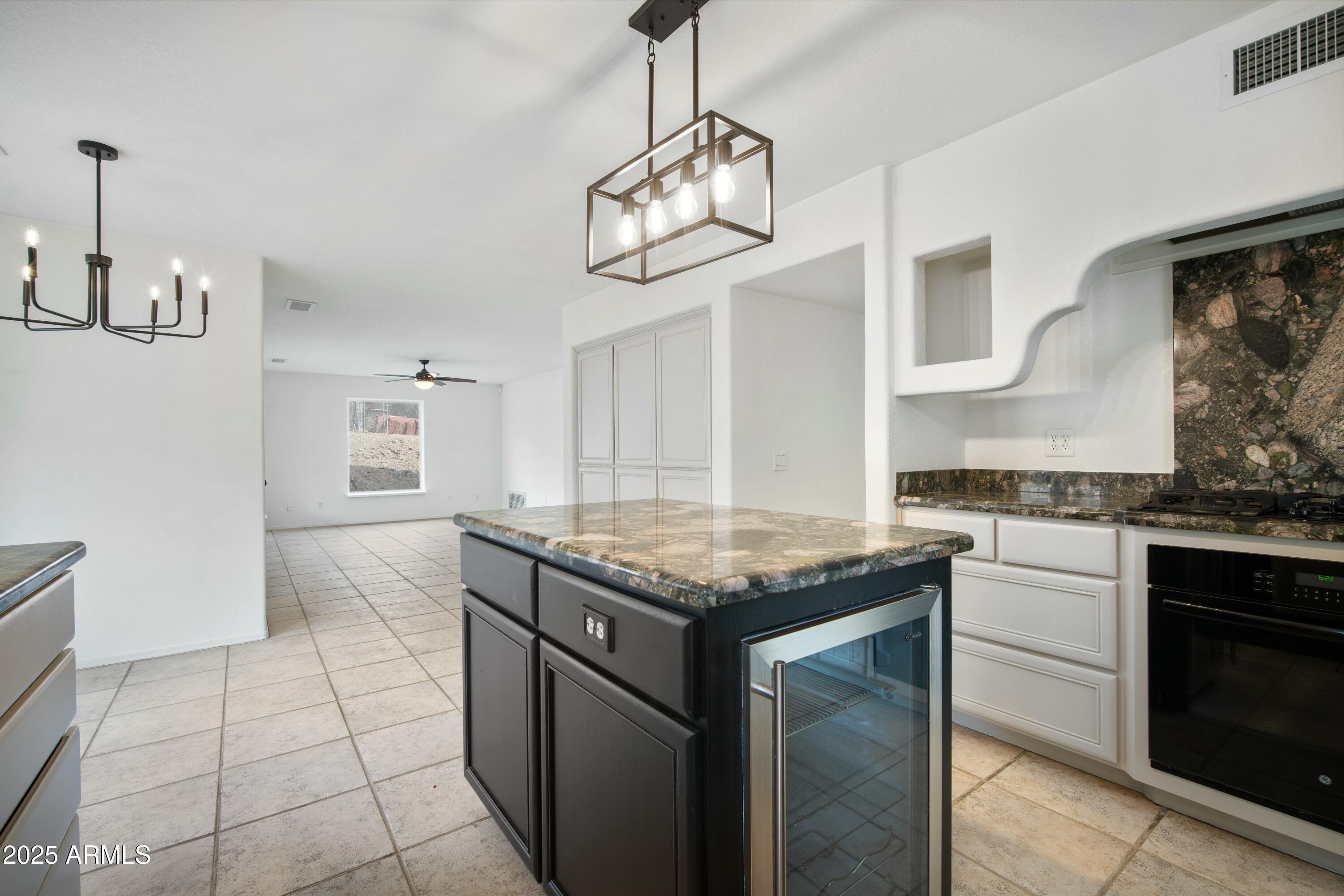 1428 E LAS PALMARITAS Drive