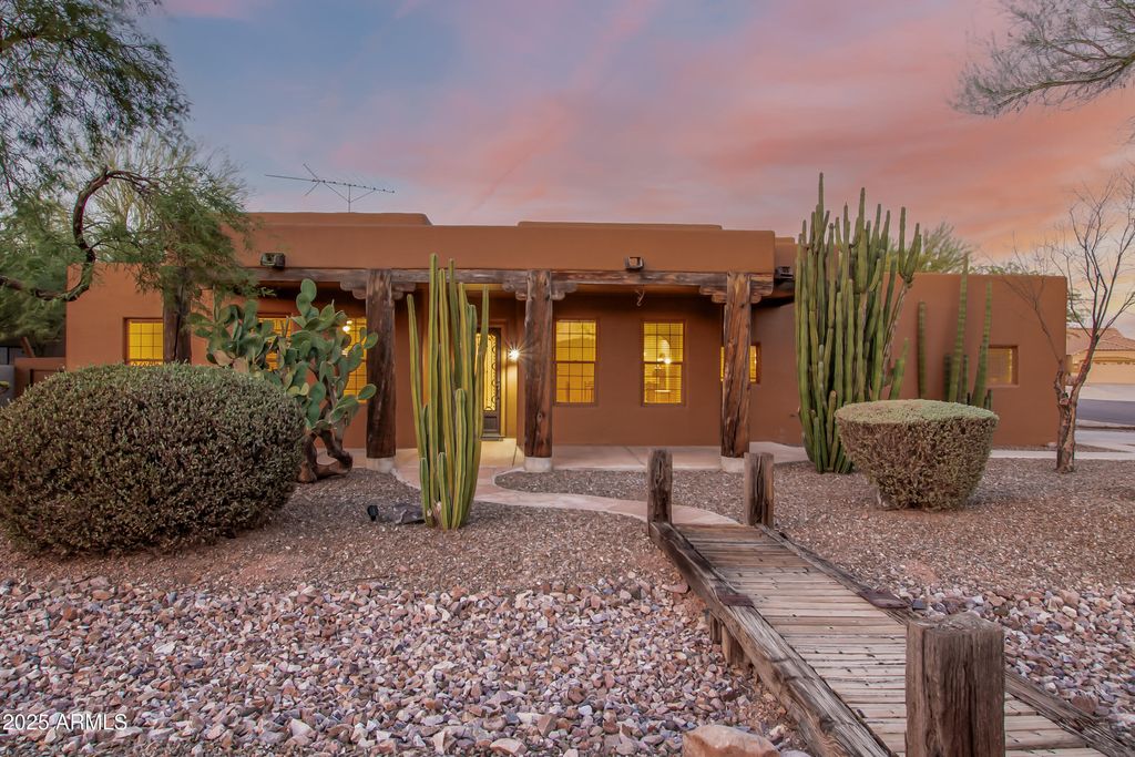 Photo of 9542 E Del Monte Avenue, Gold Canyon, AZ 85118 (MLS # 6900384)