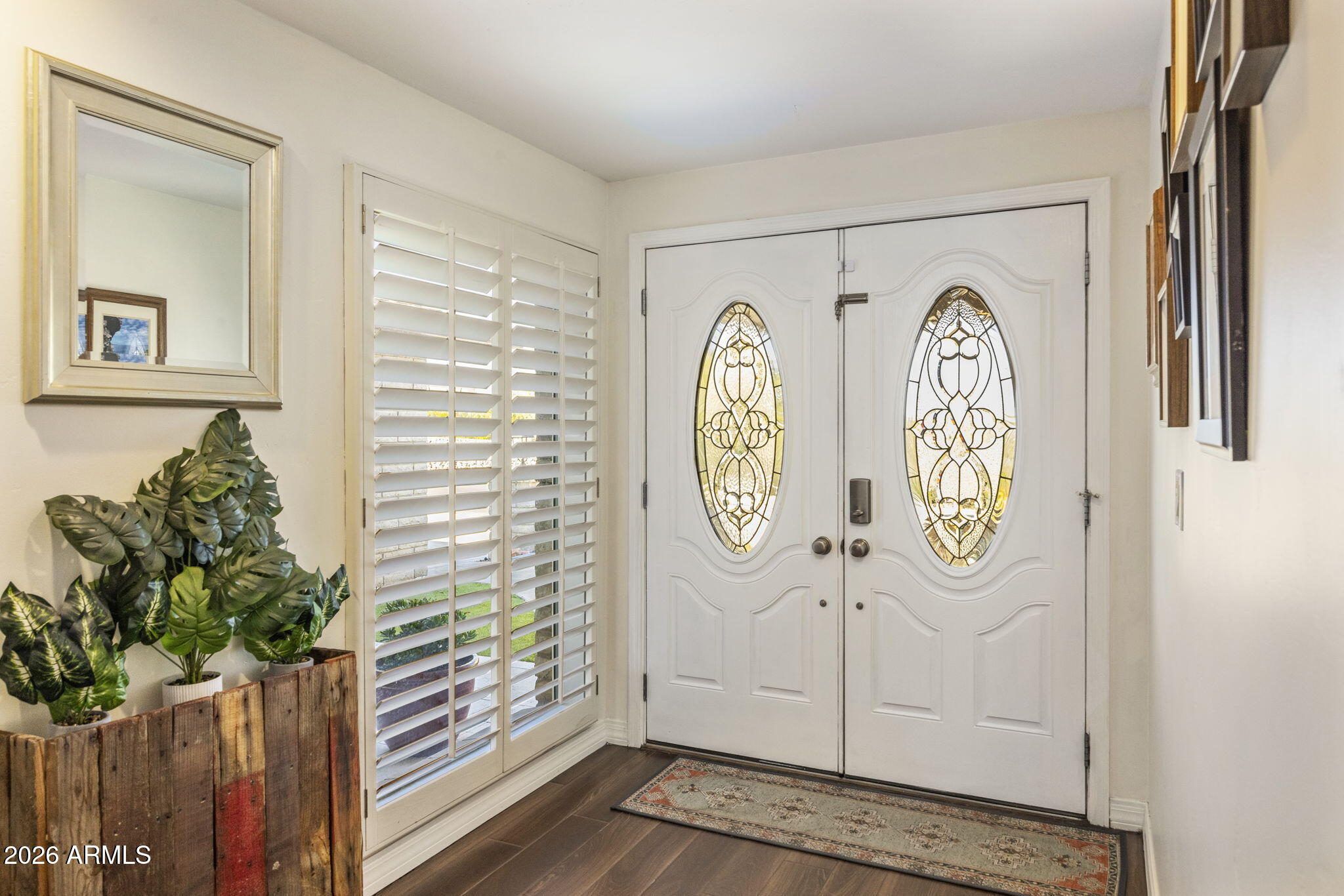 221 W SWEETWATER Avenue