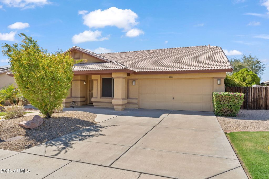 Photo of 6340 W Grovers Avenue, Glendale, AZ 85308 (MLS # 6920742)