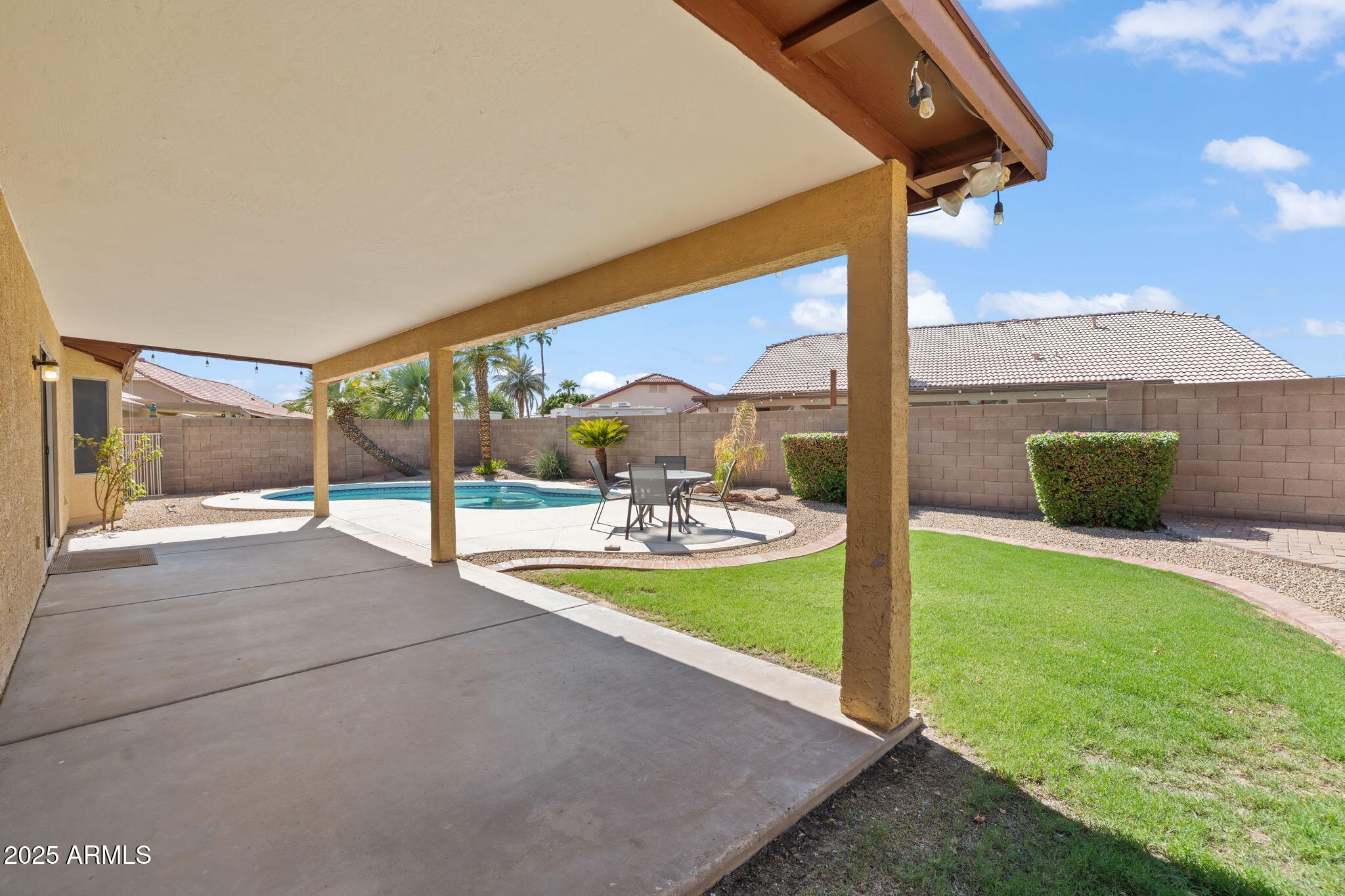 6340 W GROVERS Avenue