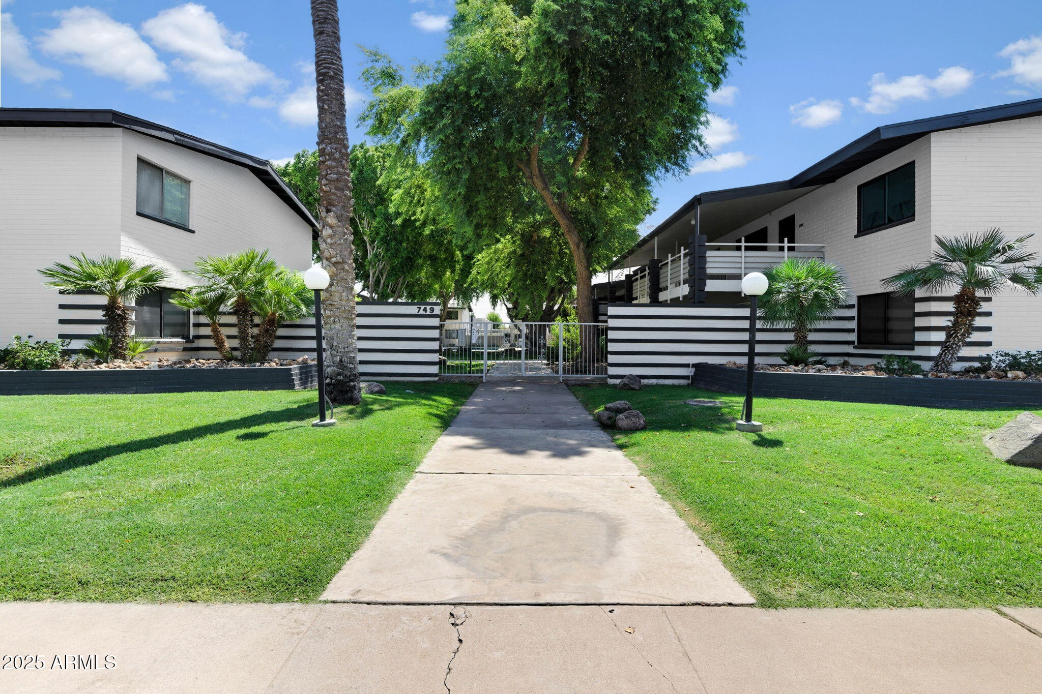 749 E MONTEBELLO Avenue 127