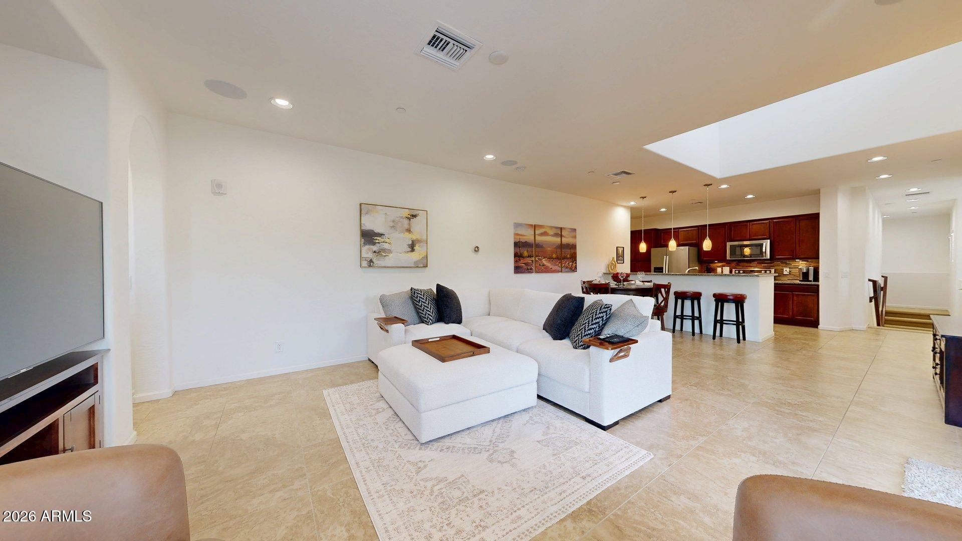 3935 E ROUGH RIDER Road 1270