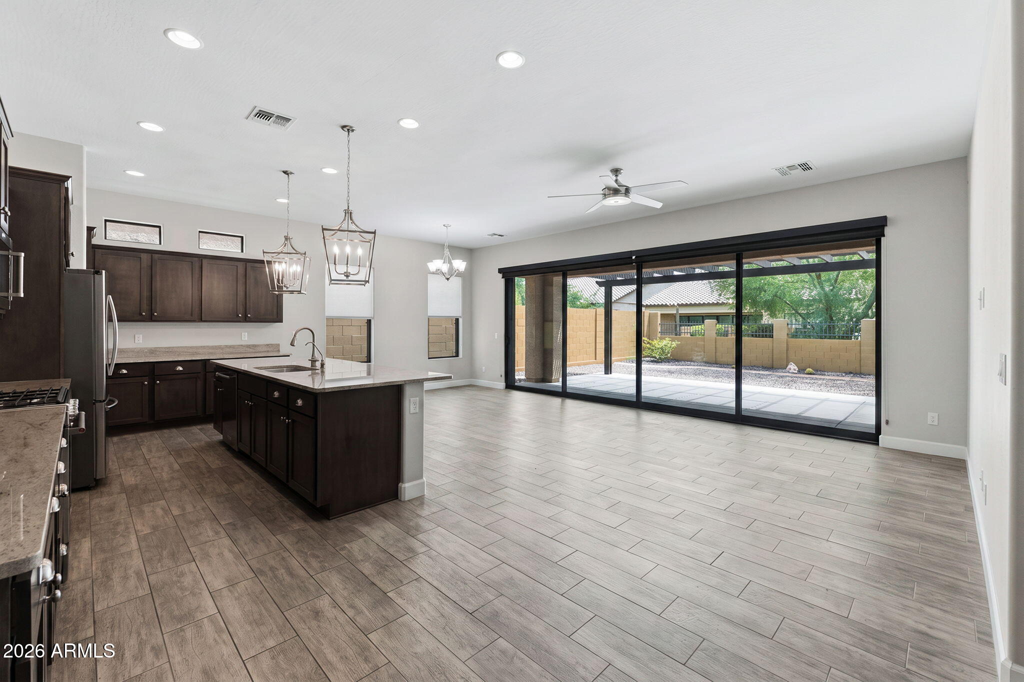 2065 N CANELO Hills
