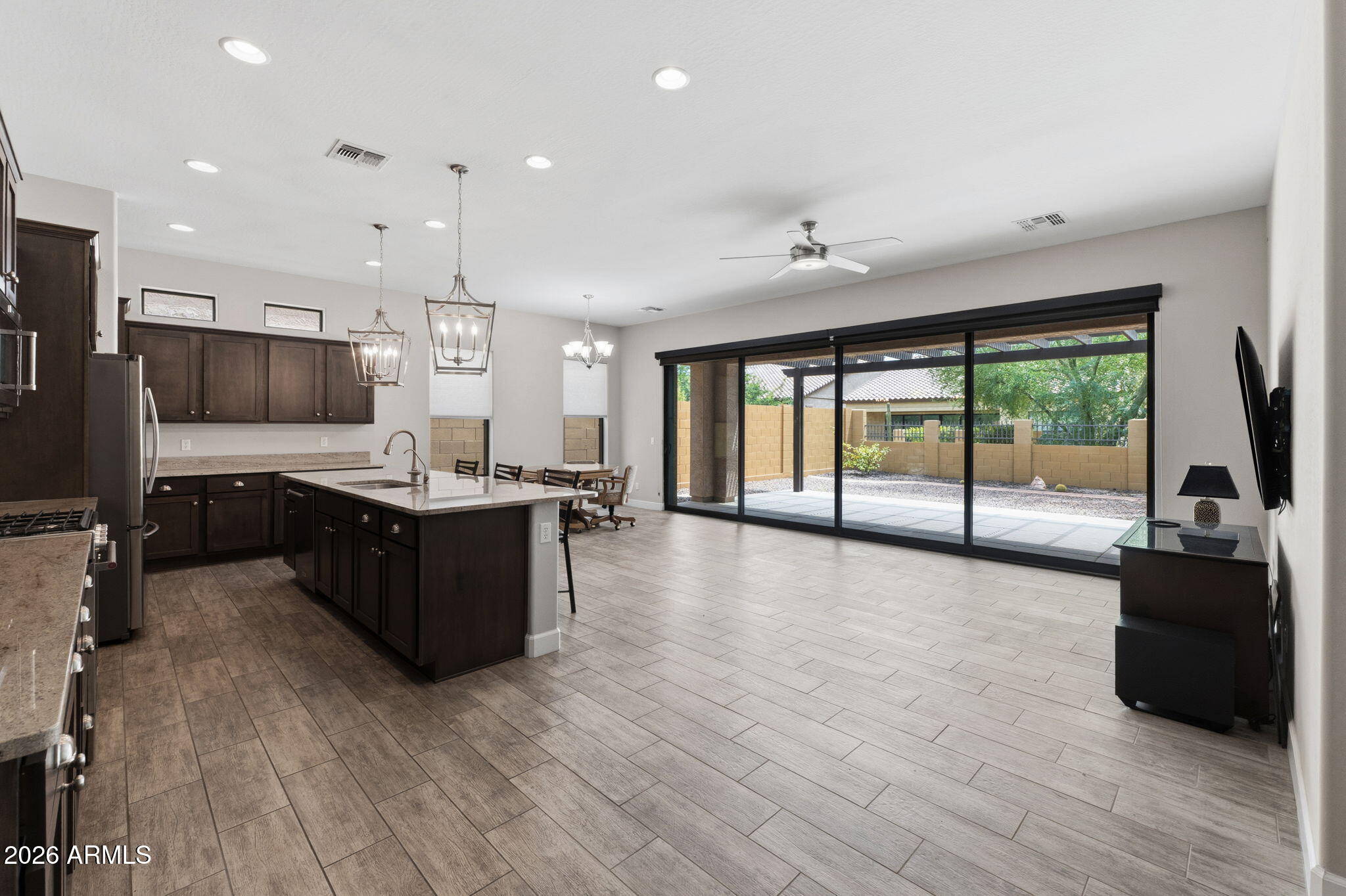2065 N CANELO Hills