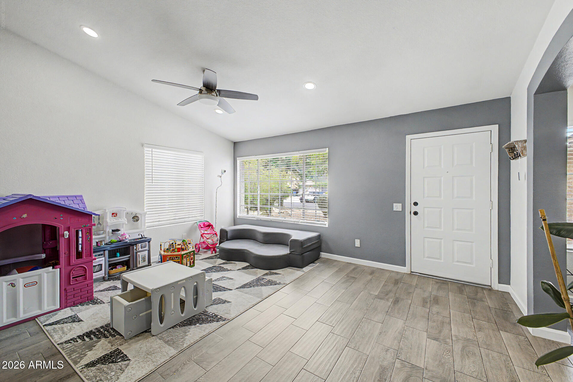 3113 W ROSE GARDEN Lane